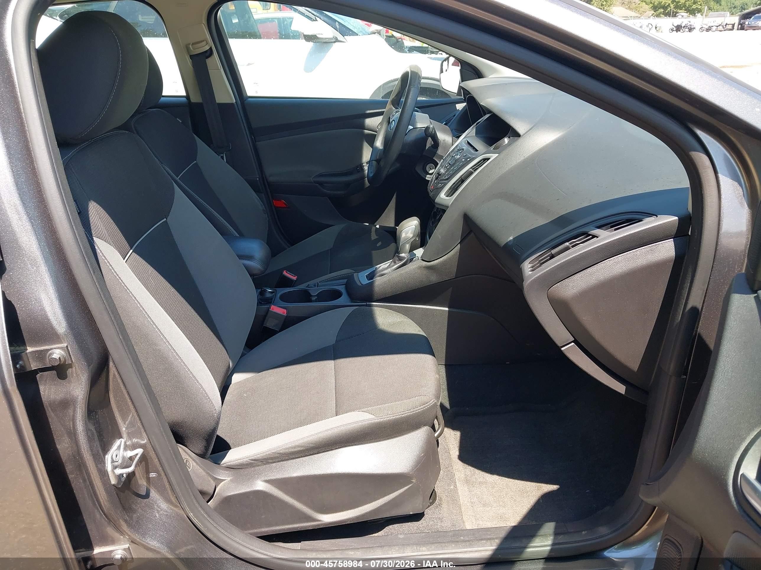 2014 Ford Focus Se Серый vin: 1FADP3F2XEL450483