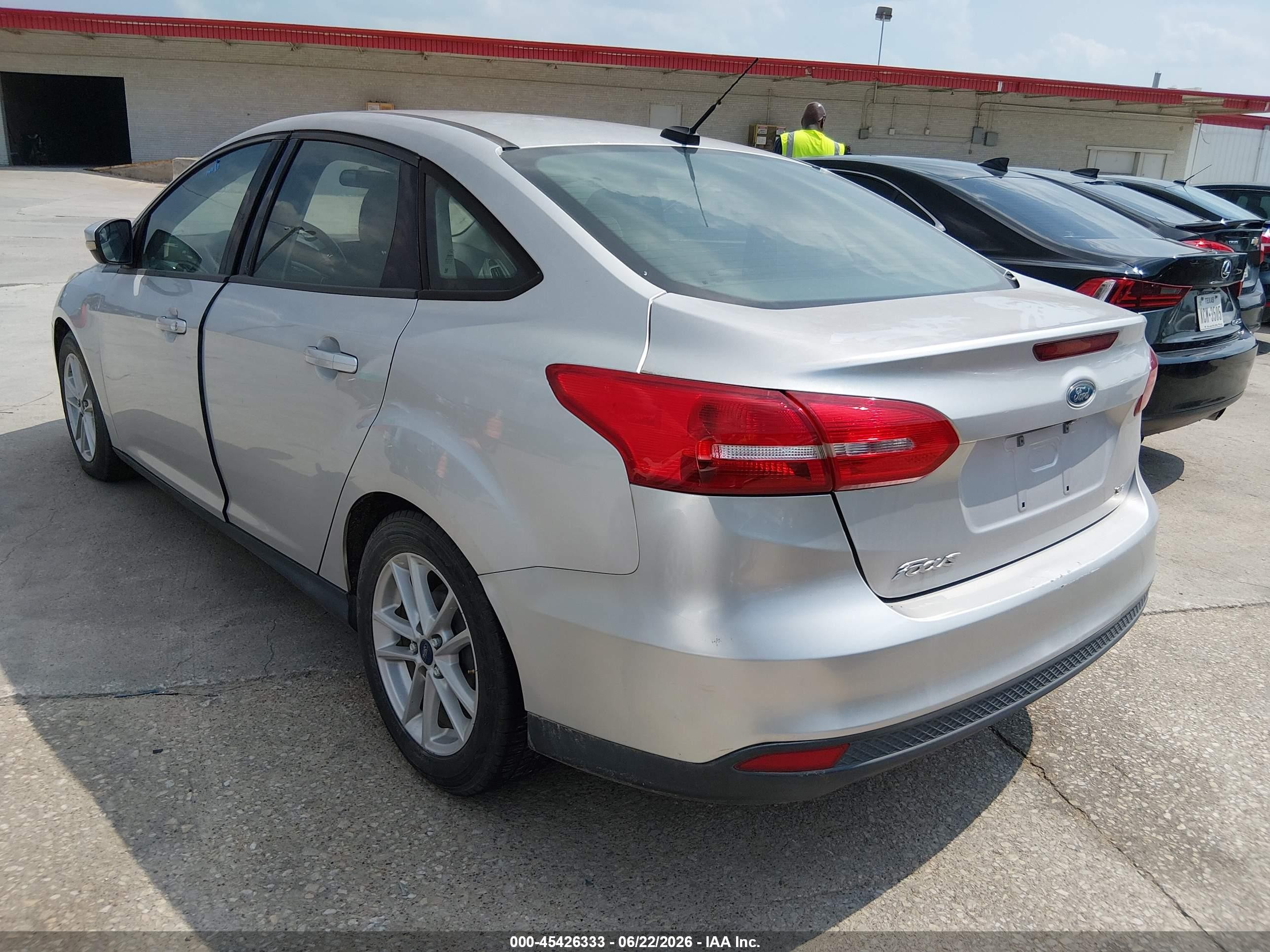 2015 Ford Focus Se Silver vin: 1FADP3F2XFL202672
