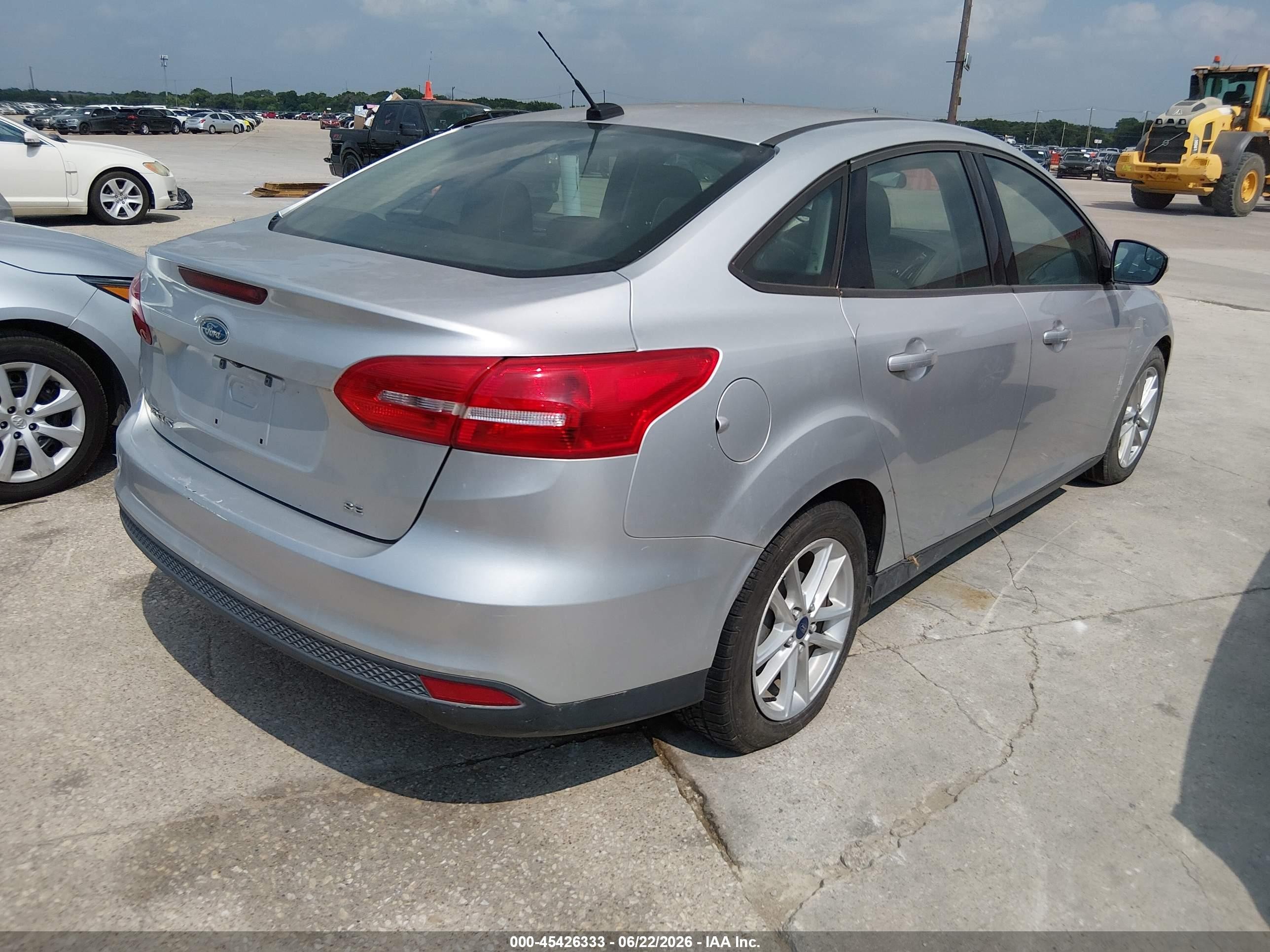2015 Ford Focus Se Silver vin: 1FADP3F2XFL202672