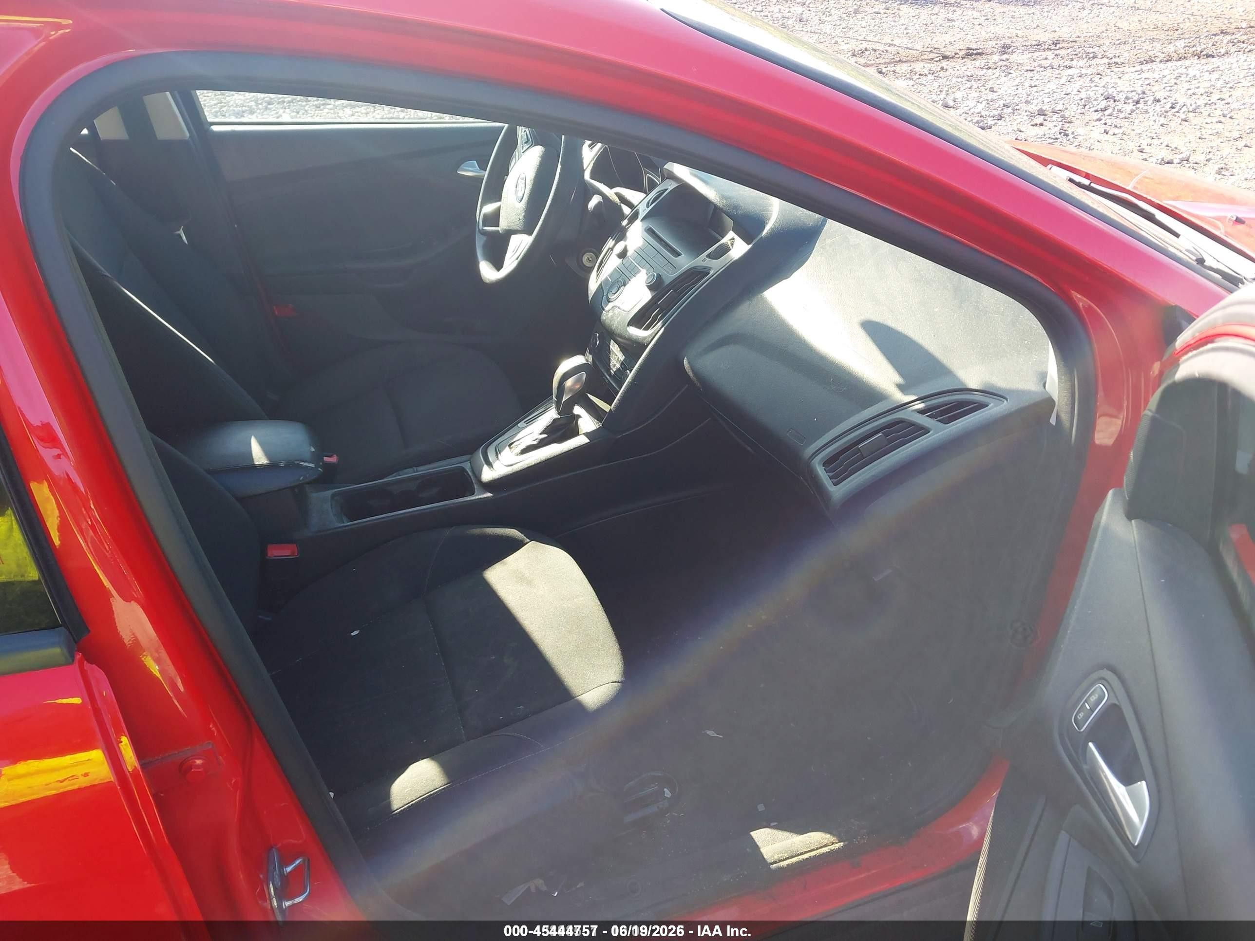2015 Ford Focus Se Red vin: 1FADP3F2XFL205118