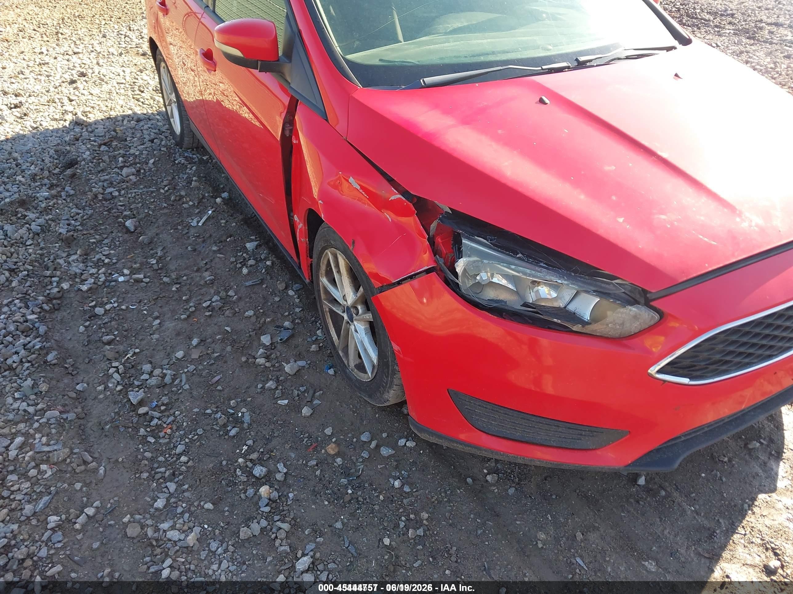 2015 Ford Focus Se Red vin: 1FADP3F2XFL205118