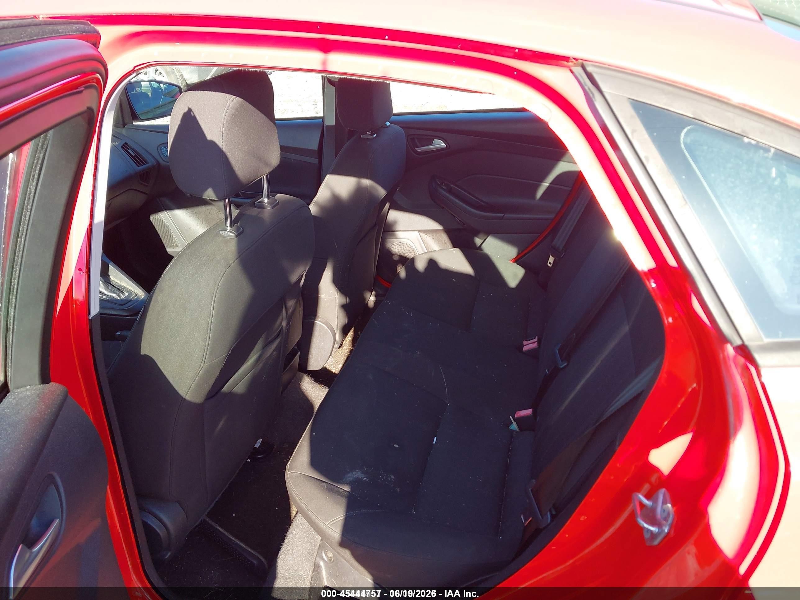 2015 Ford Focus Se Red vin: 1FADP3F2XFL205118