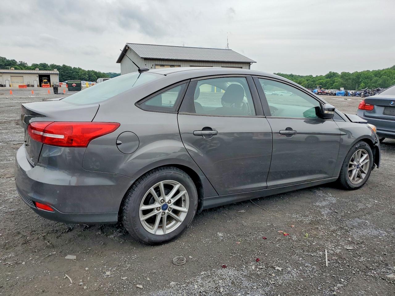 2015 Ford Focus Se Gray vin: 1FADP3F2XFL229452