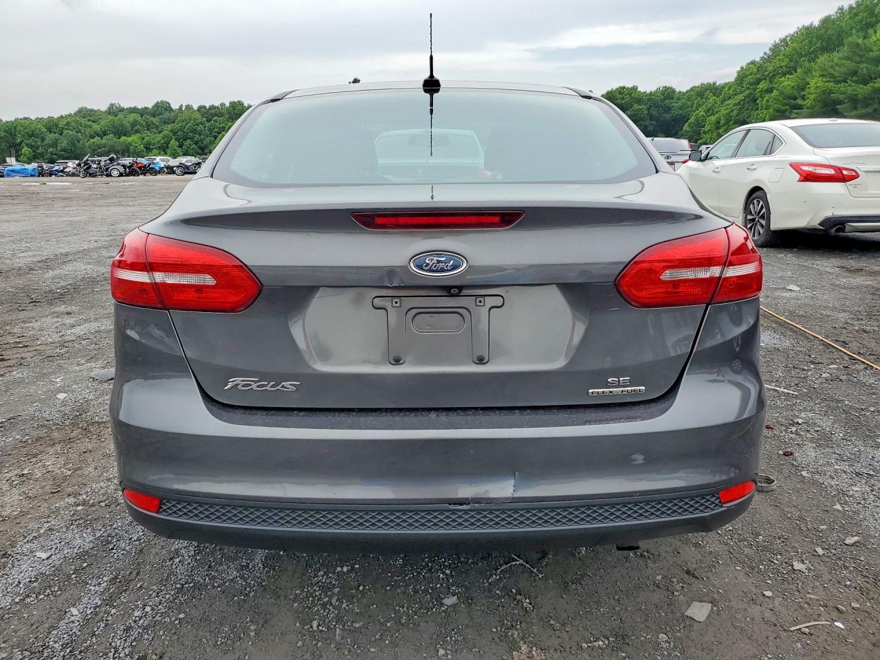 2015 Ford Focus Se Gray vin: 1FADP3F2XFL229452