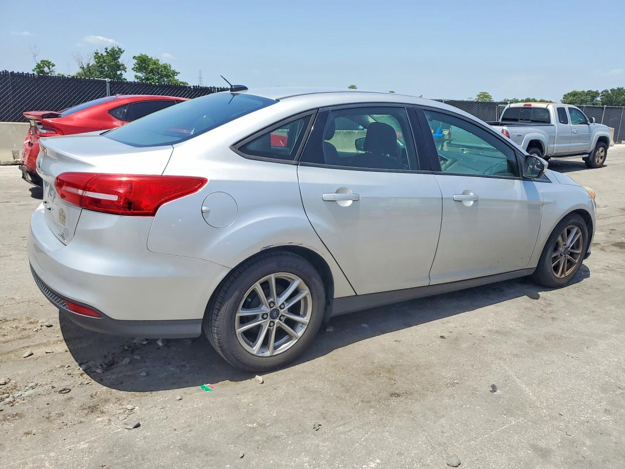 2015 Ford Focus Se Silver vin: 1FADP3F2XFL249586