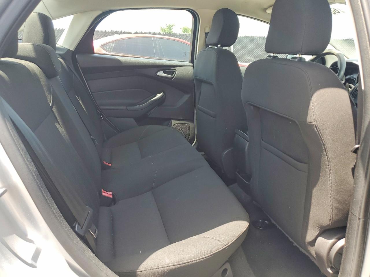 2015 Ford Focus Se Silver vin: 1FADP3F2XFL249586