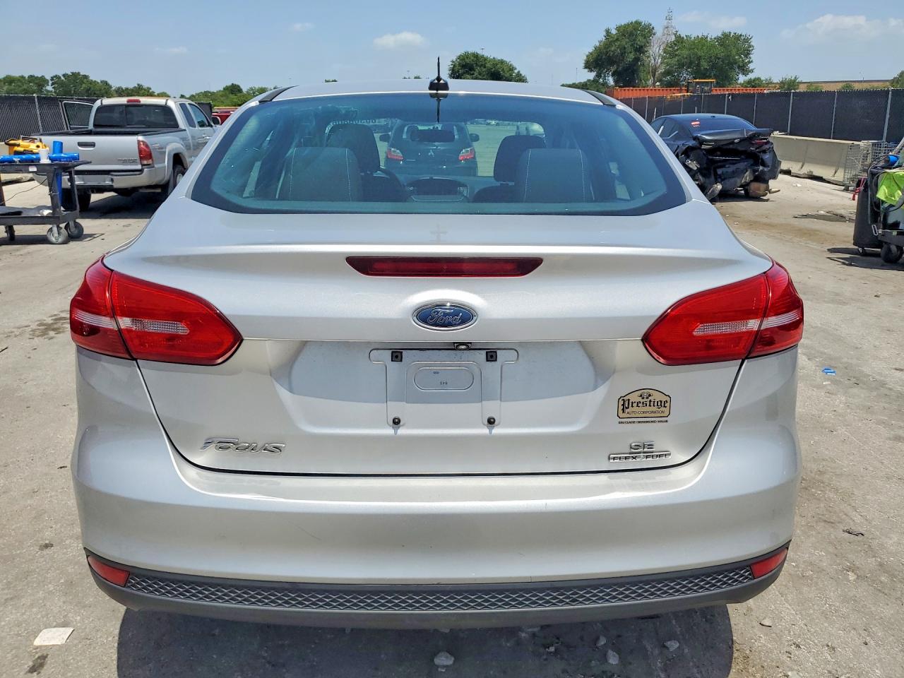 2015 Ford Focus Se Silver vin: 1FADP3F2XFL249586
