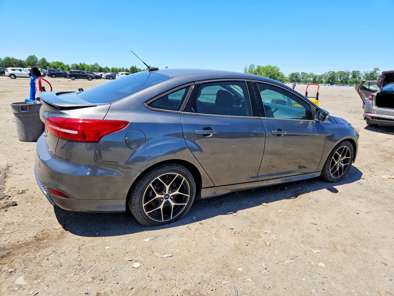 2015 Ford Focus Se Gray vin: 1FADP3F2XFL253072