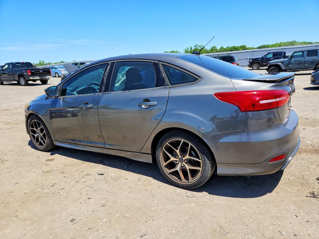 2015 Ford Focus Se Gray vin: 1FADP3F2XFL253072