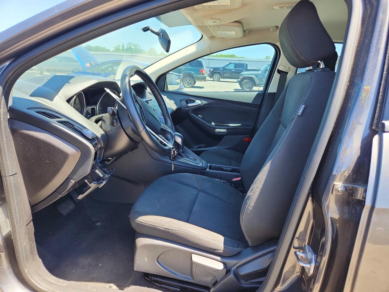 2015 Ford Focus Se Gray vin: 1FADP3F2XFL253072
