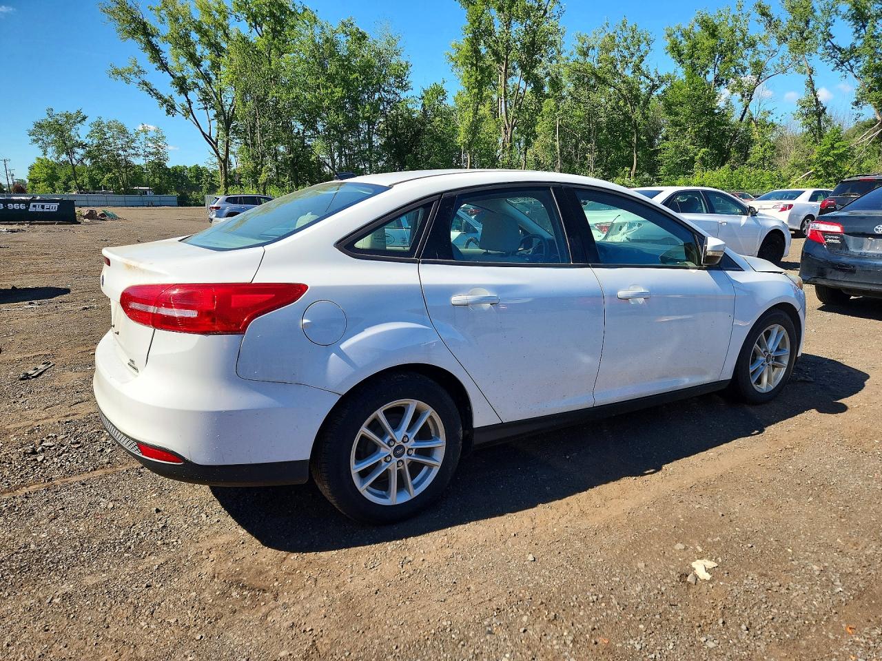 2015 Ford Focus Se White vin: 1FADP3F2XFL263276