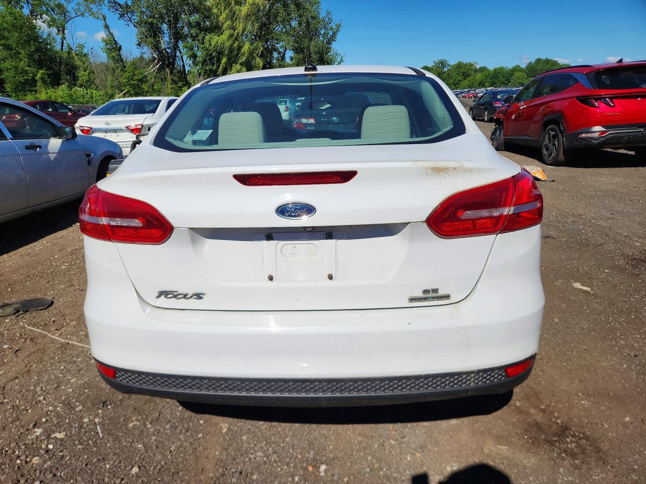 2015 Ford Focus Se White vin: 1FADP3F2XFL263276