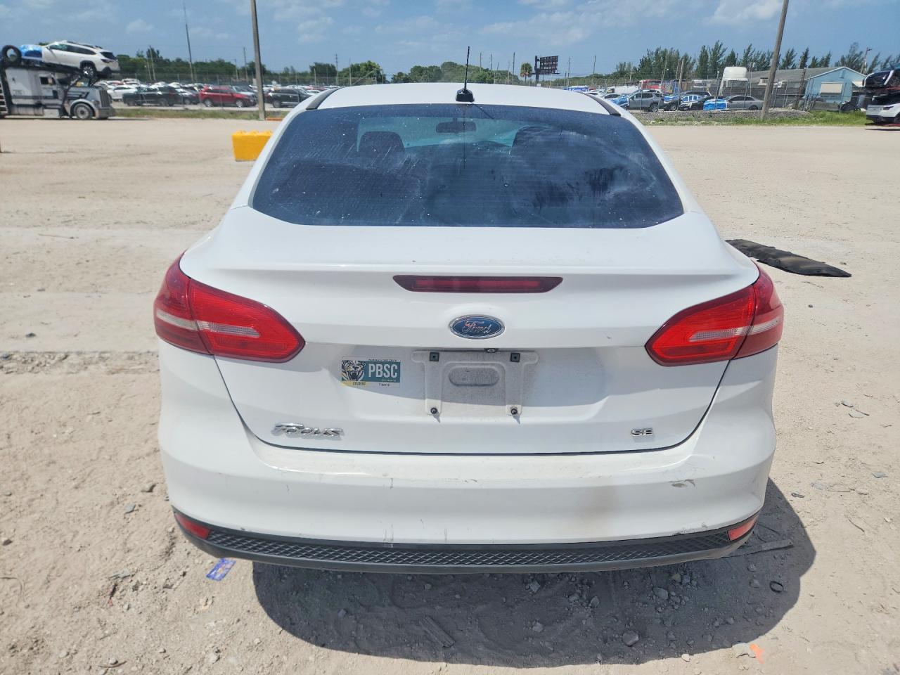 2015 Ford Focus Se White vin: 1FADP3F2XFL263939