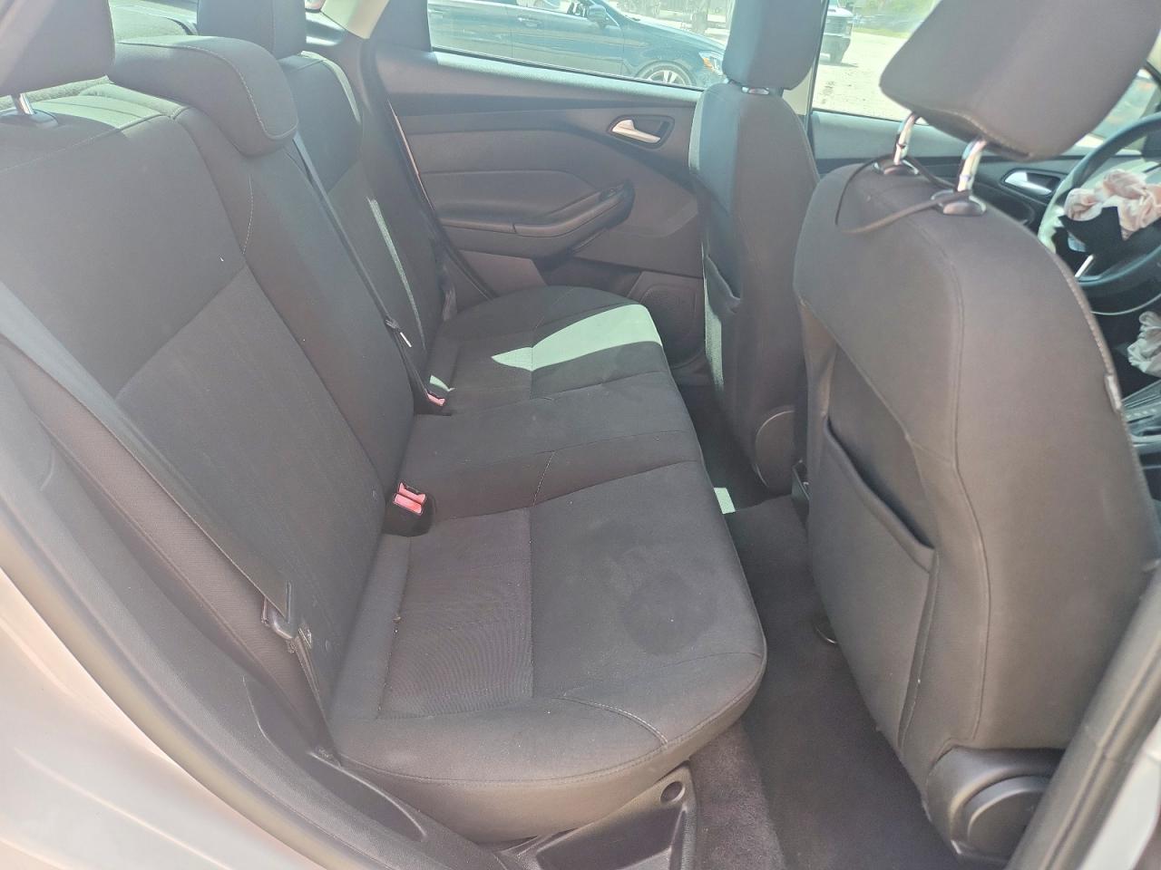 2015 Ford Focus Se White vin: 1FADP3F2XFL263939