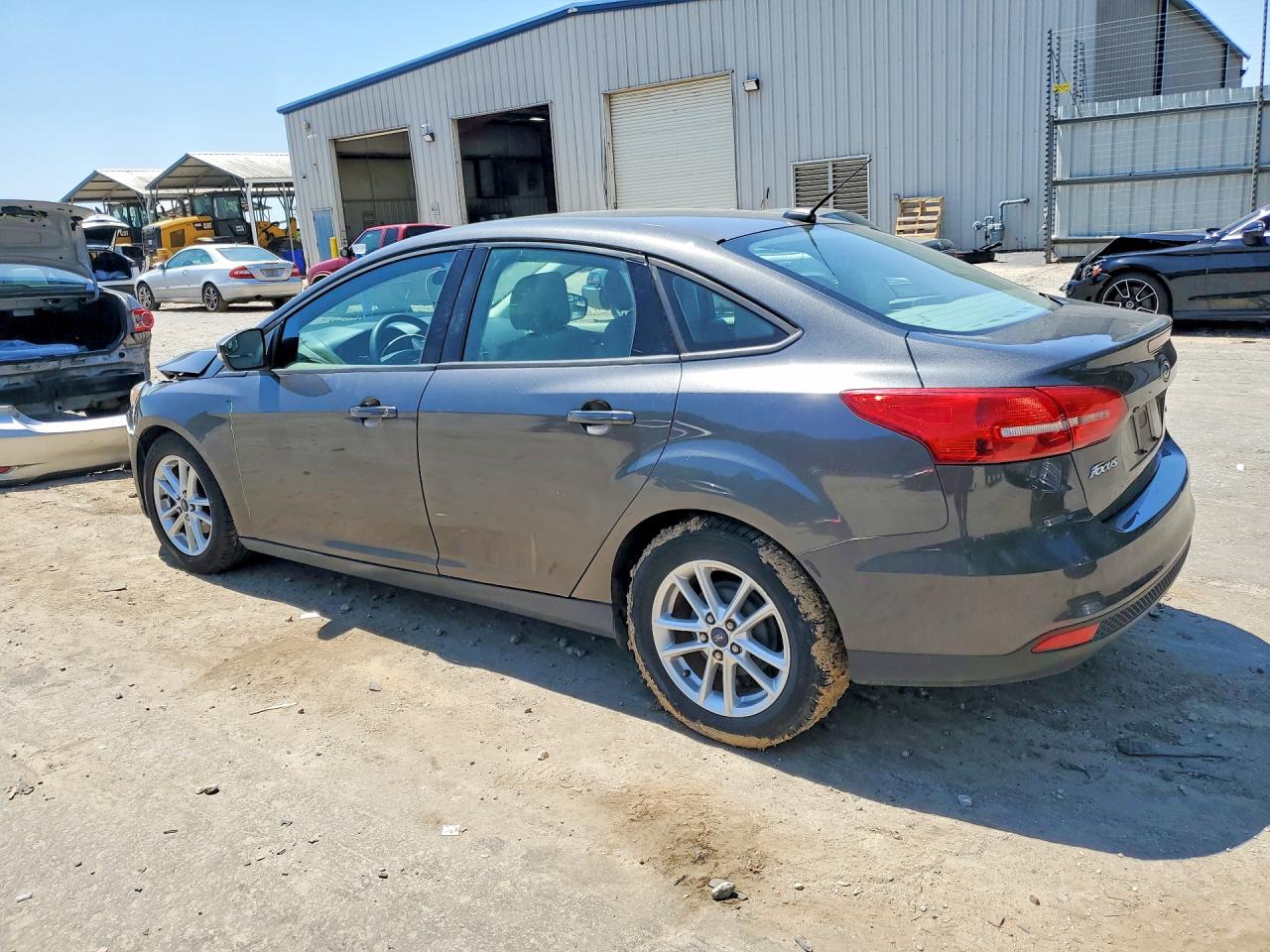 2015 Ford Focus Se Gray vin: 1FADP3F2XFL273046