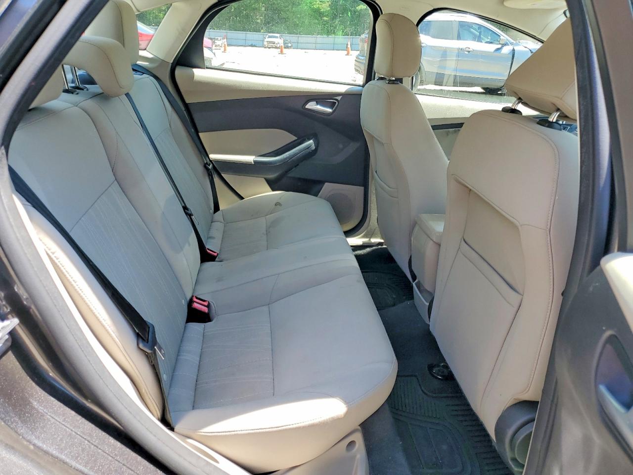 2015 Ford Focus Se Gray vin: 1FADP3F2XFL273046