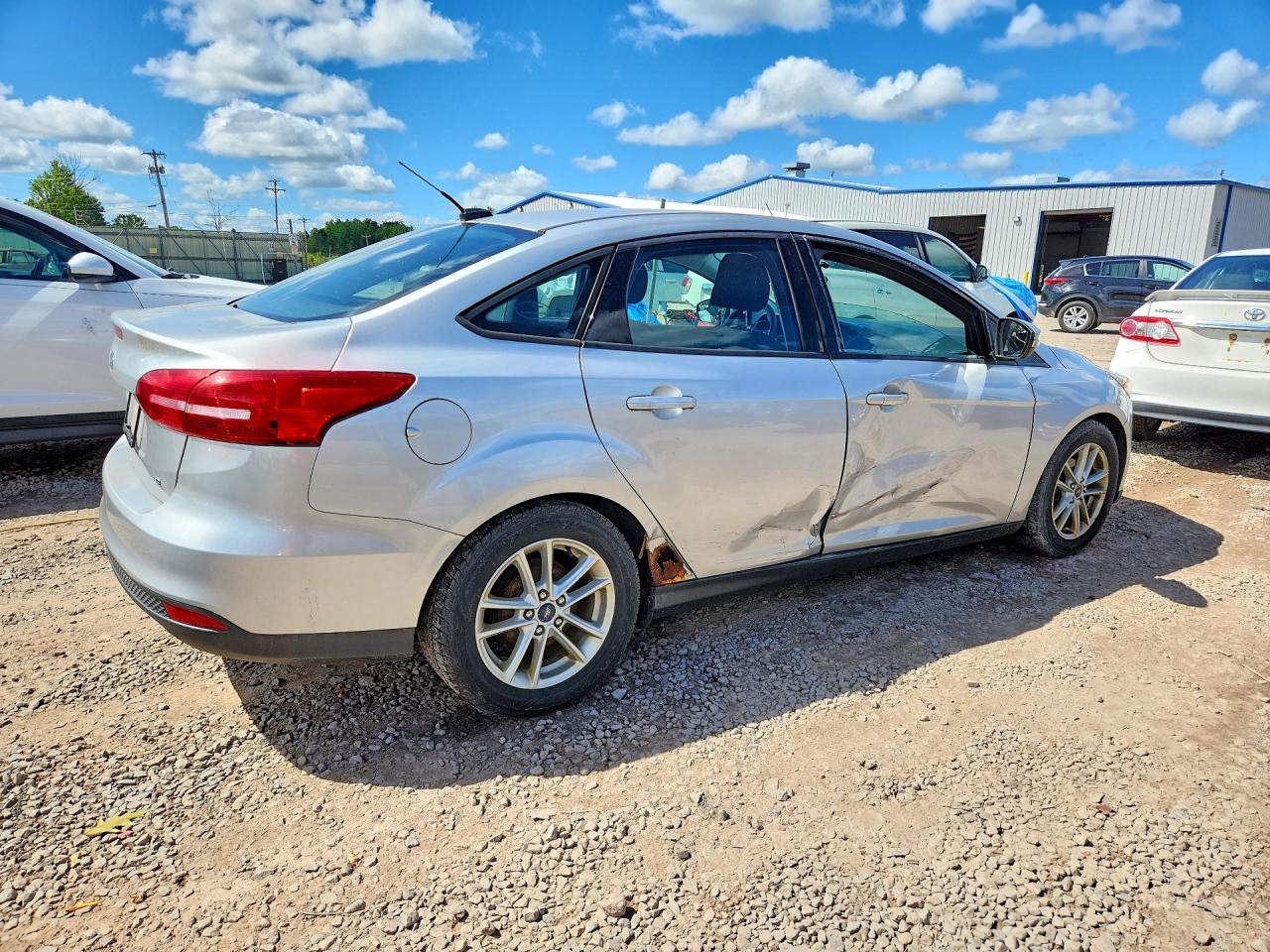 2015 Ford Focus Se Серебряный vin: 1FADP3F2XFL279364