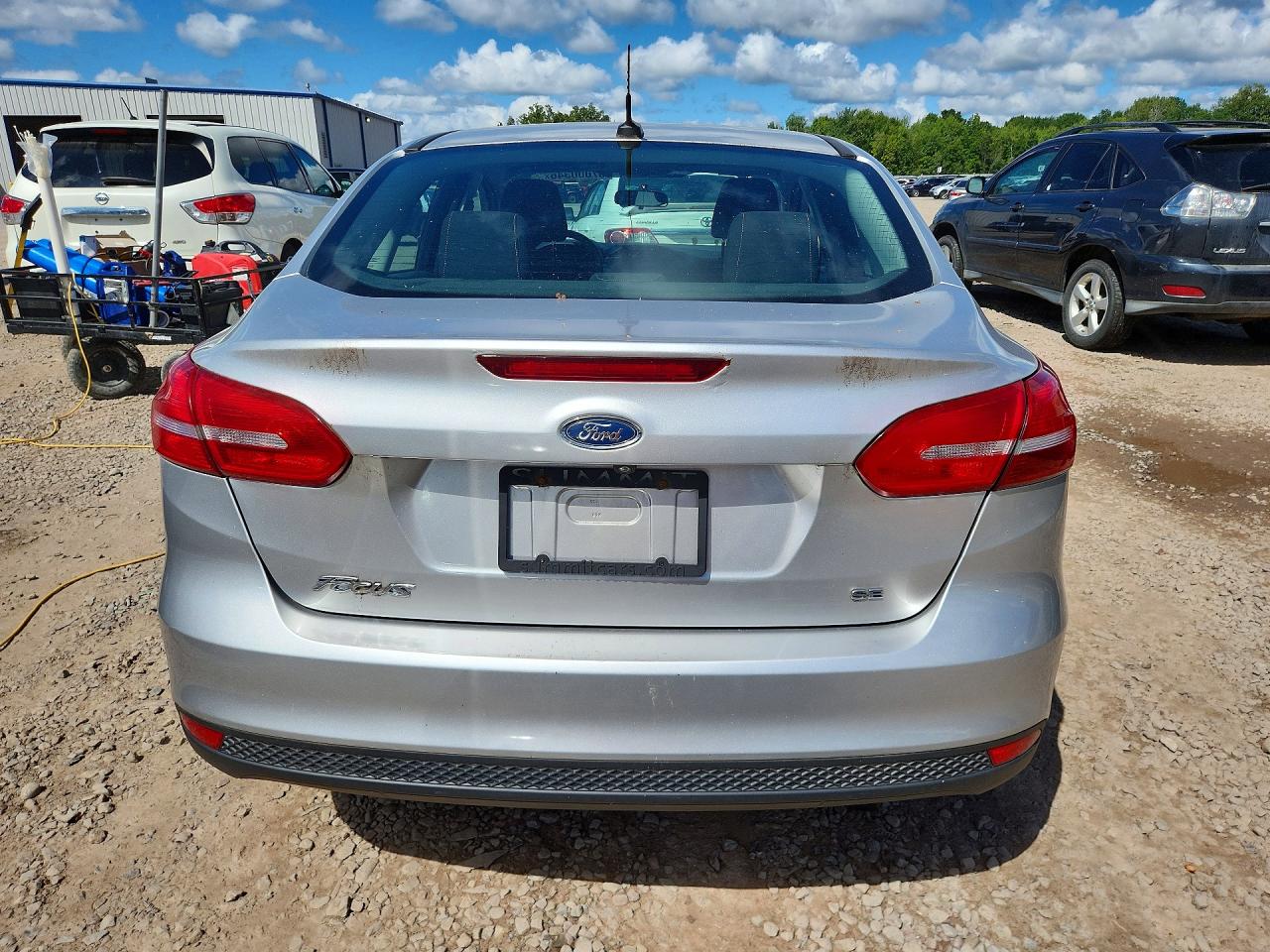 2015 Ford Focus Se Серебряный vin: 1FADP3F2XFL279364