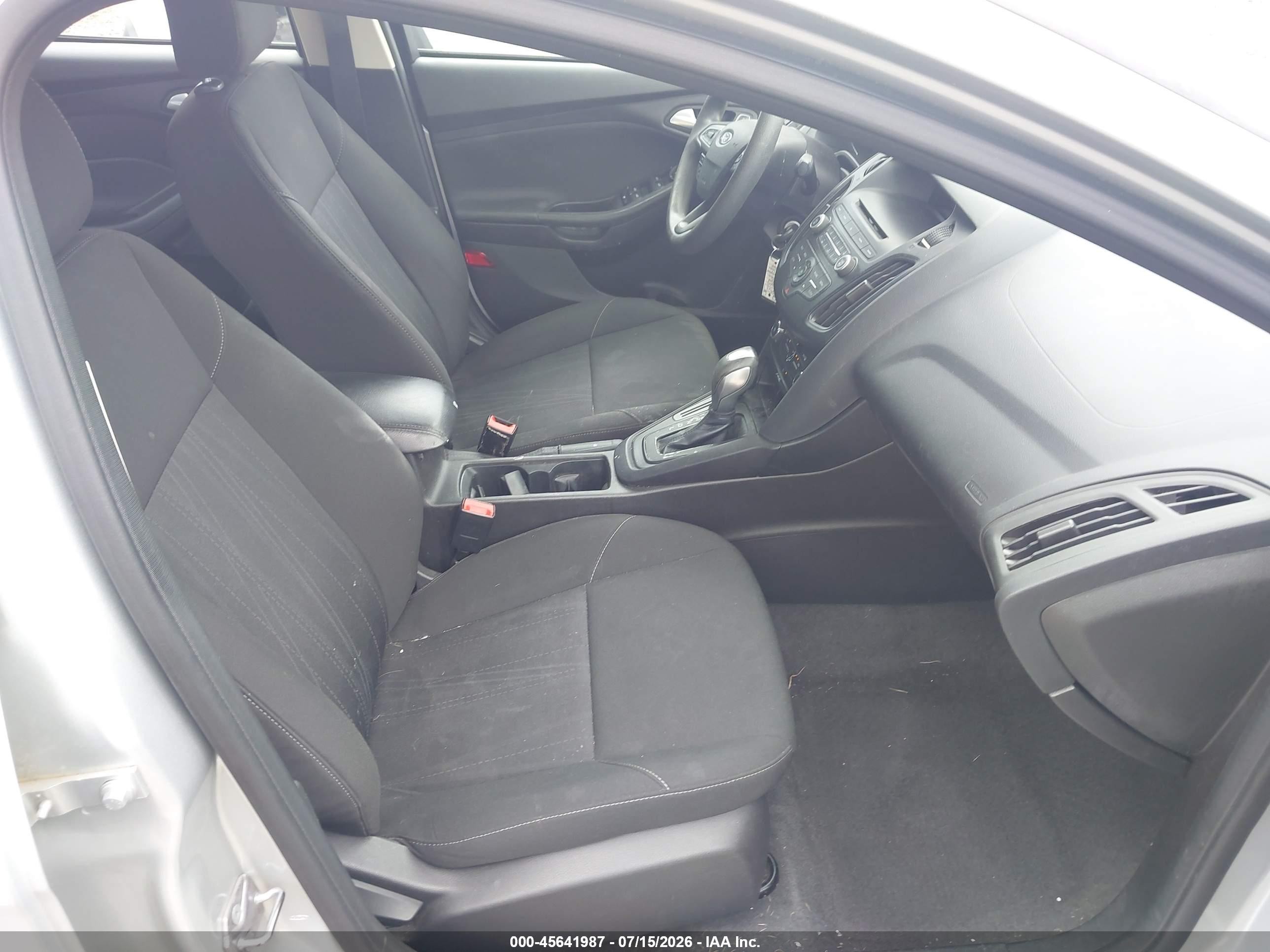 2015 Ford Focus Se Silver vin: 1FADP3F2XFL289649