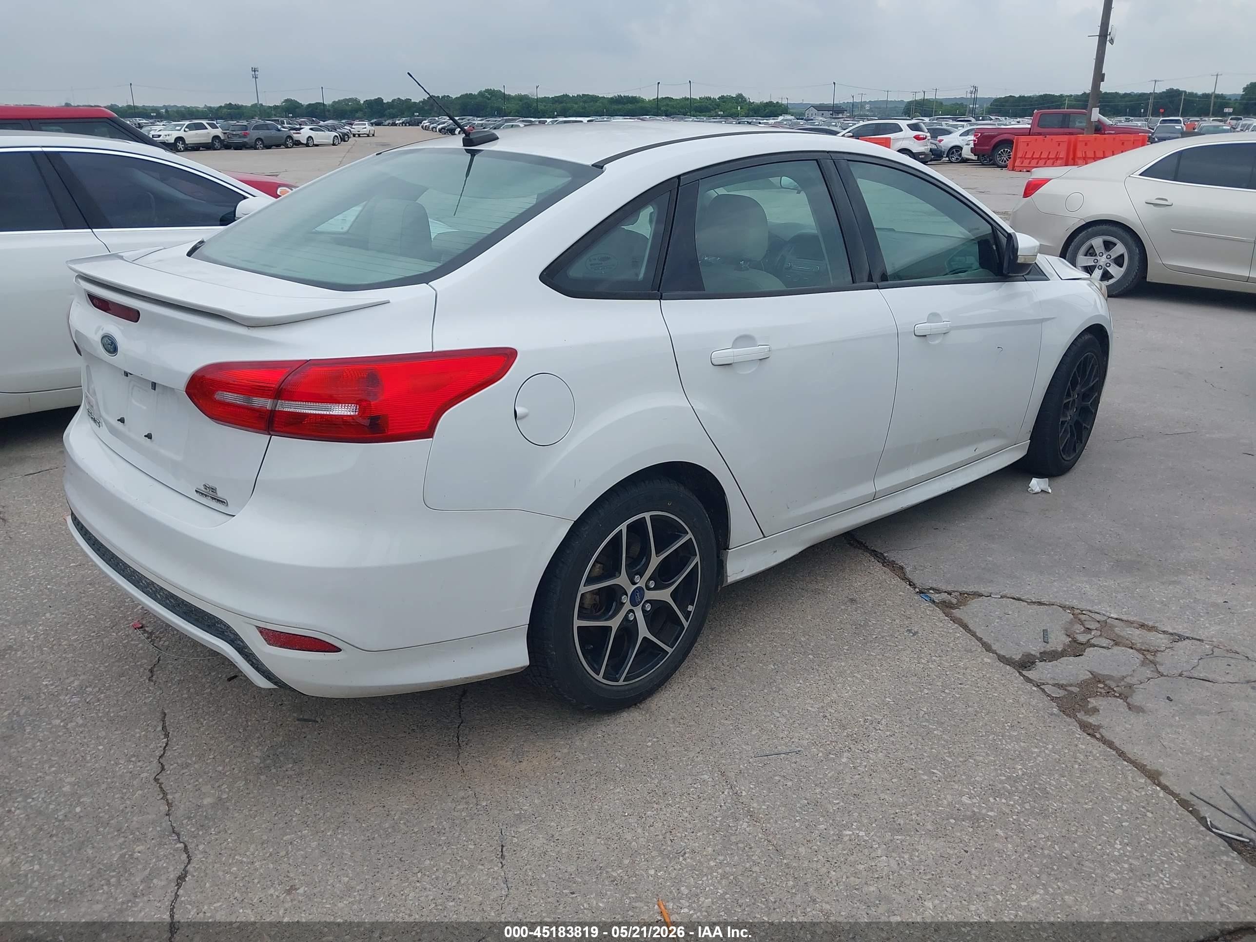 2015 Ford Focus Se White vin: 1FADP3F2XFL293362