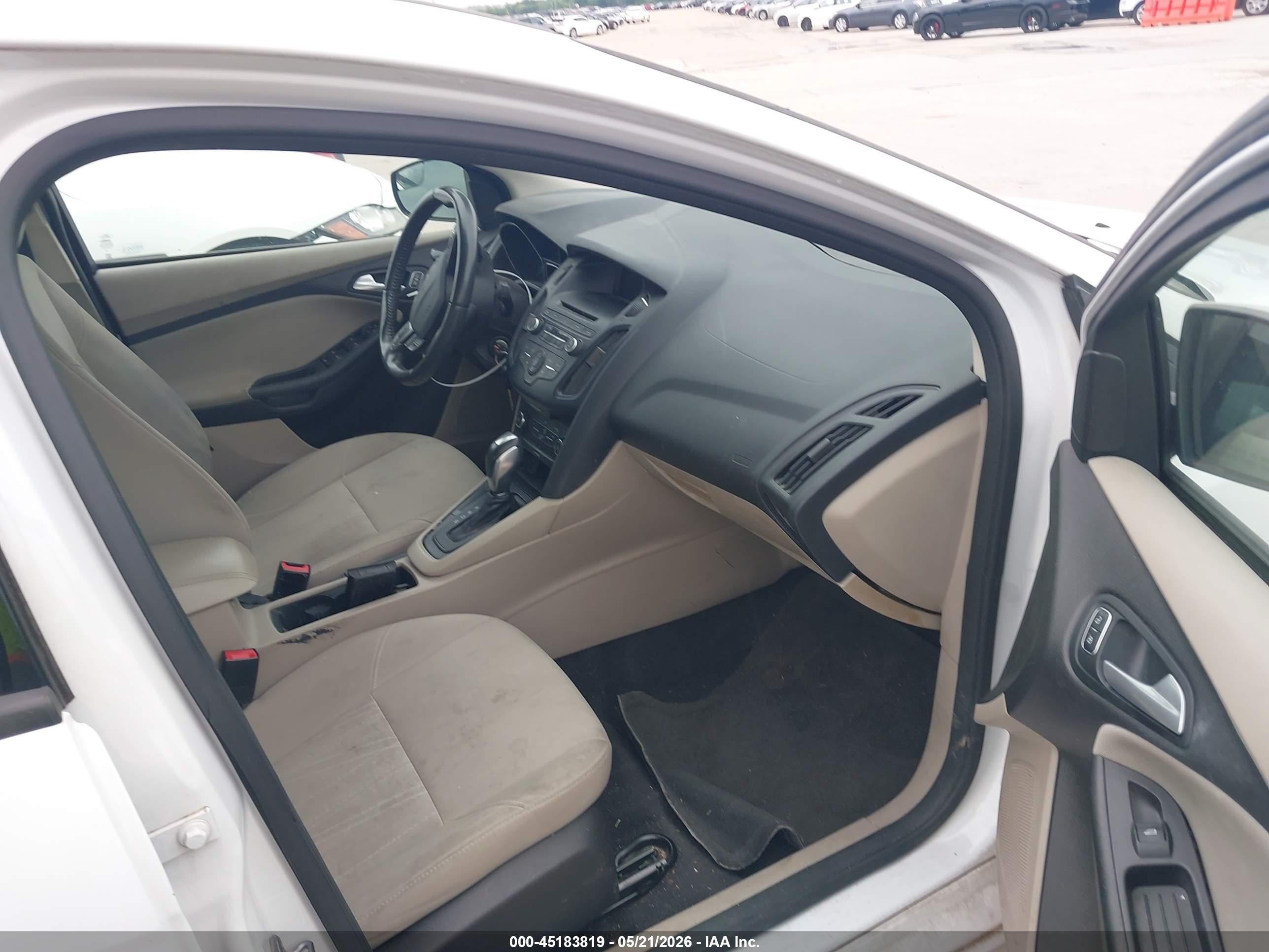 2015 Ford Focus Se White vin: 1FADP3F2XFL293362