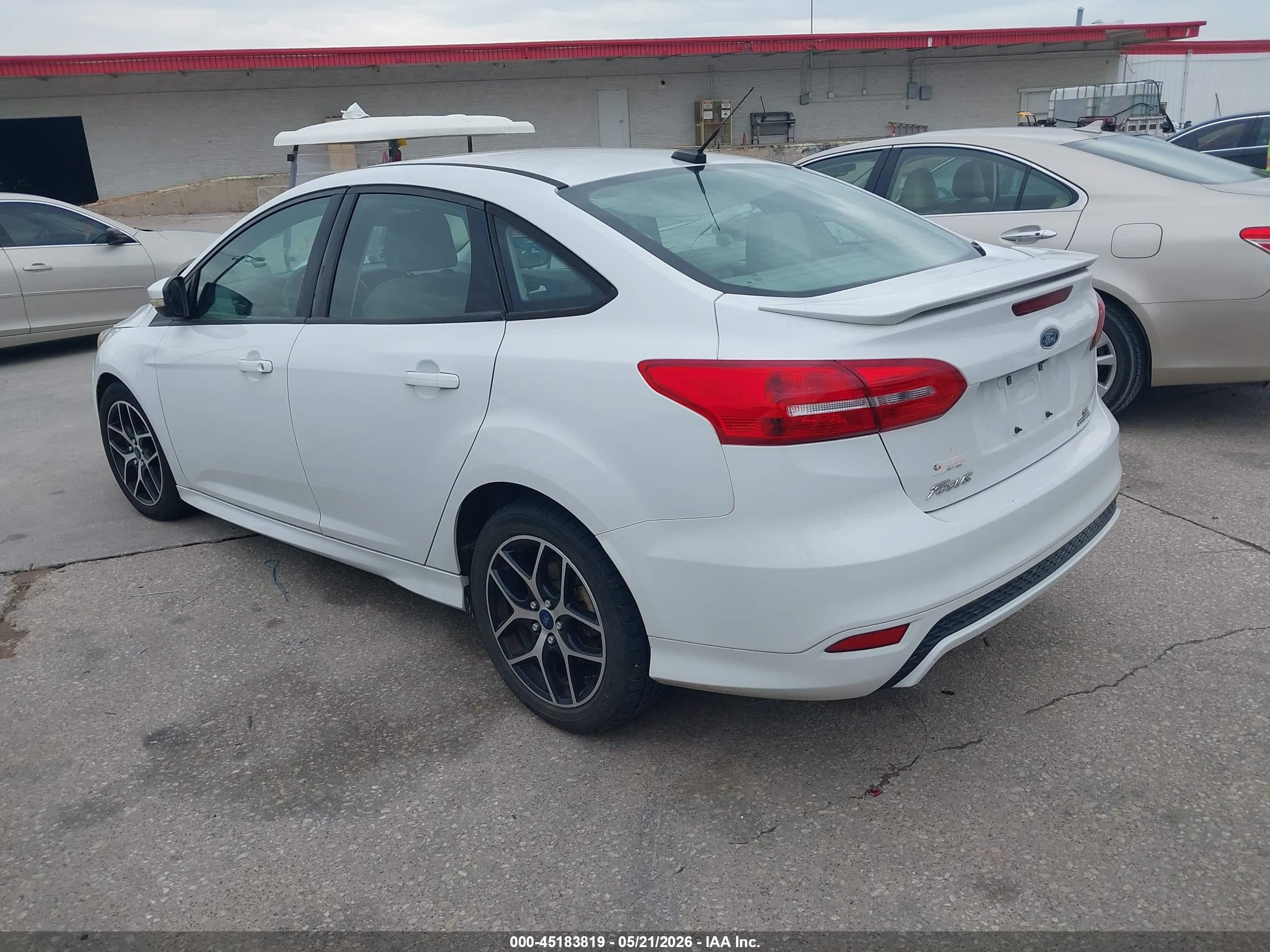 2015 Ford Focus Se White vin: 1FADP3F2XFL293362