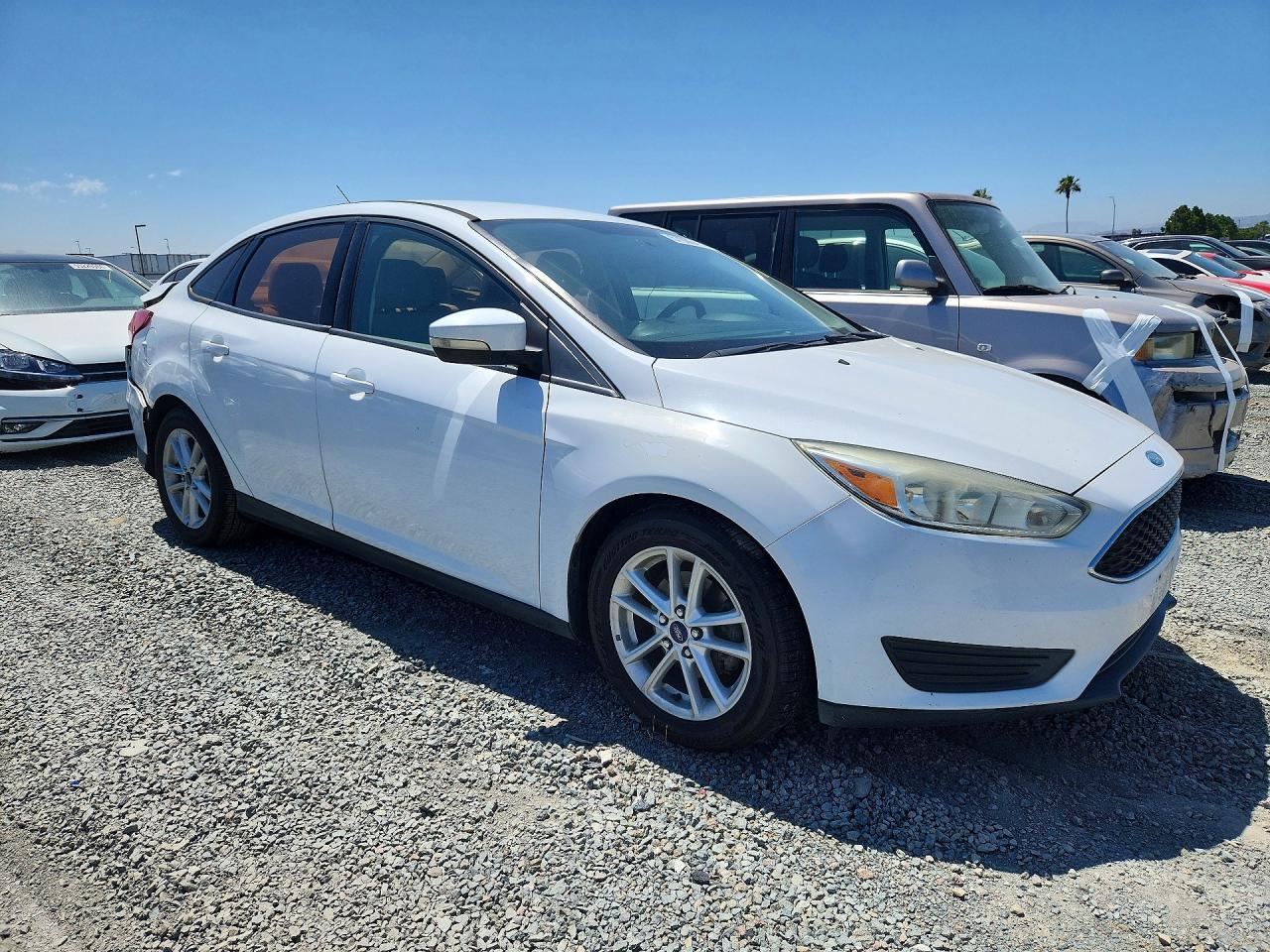 2015 Ford Focus Se Белый vin: 1FADP3F2XFL317353