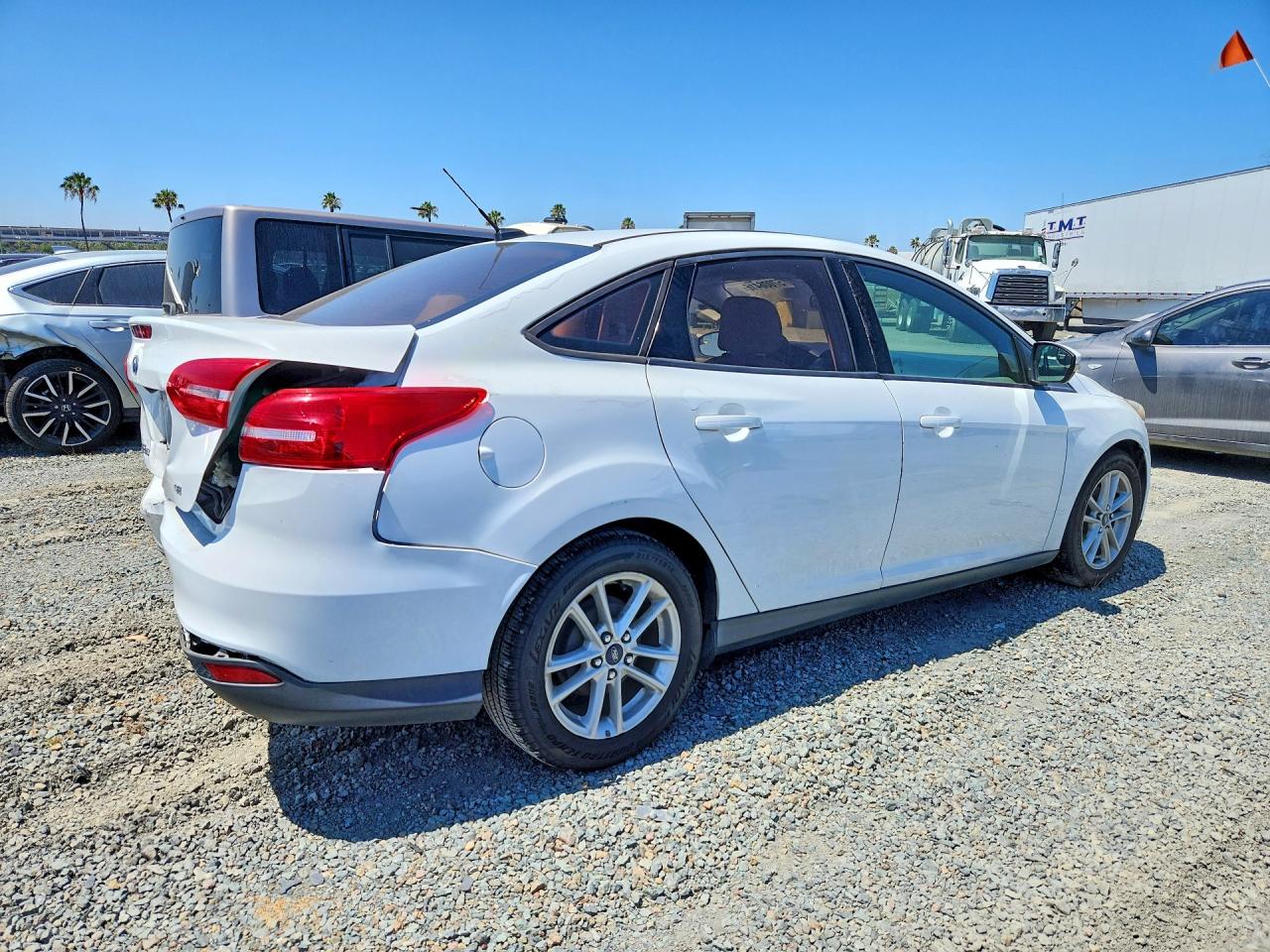 2015 Ford Focus Se Белый vin: 1FADP3F2XFL317353