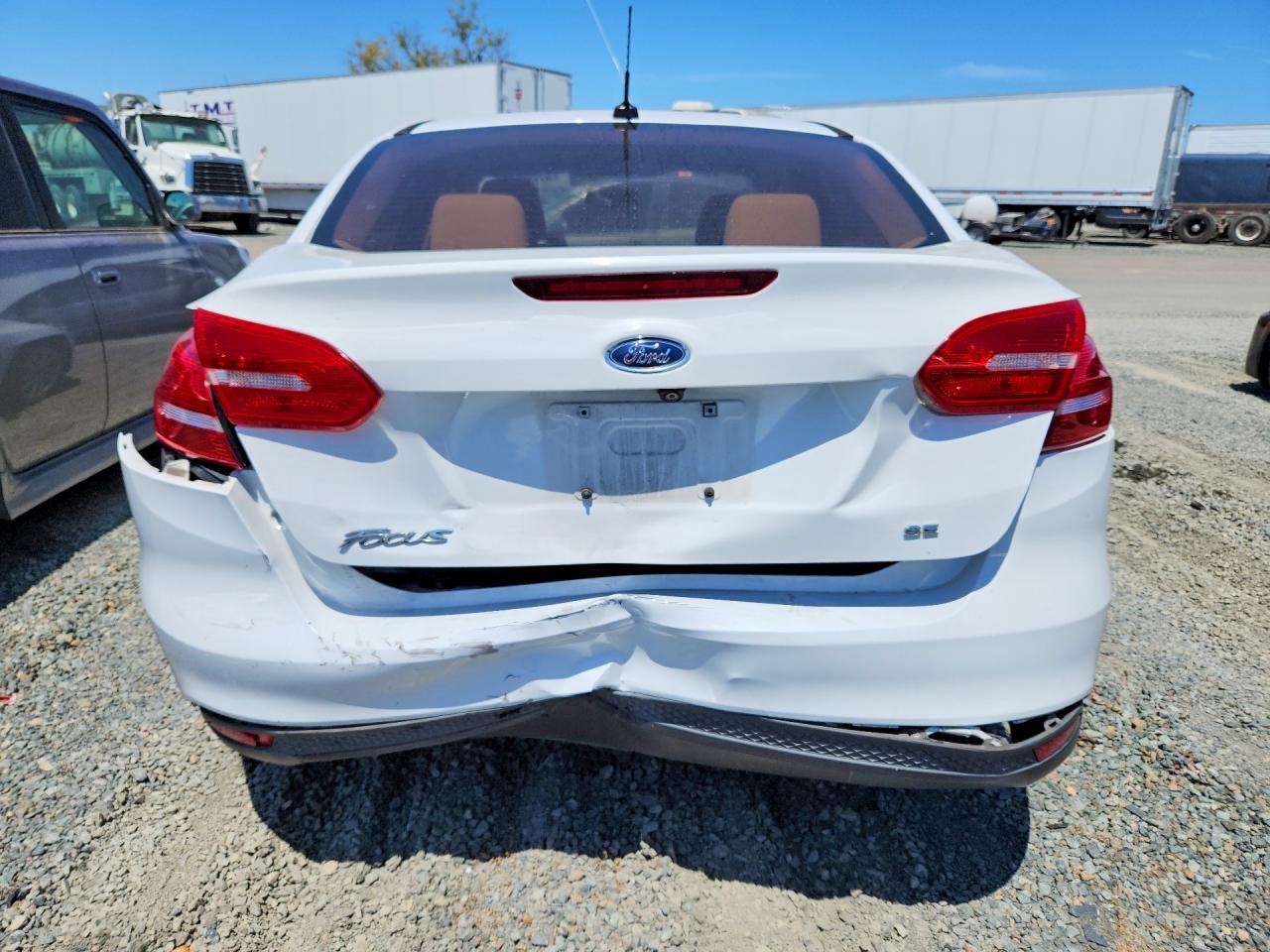 2015 Ford Focus Se Белый vin: 1FADP3F2XFL317353