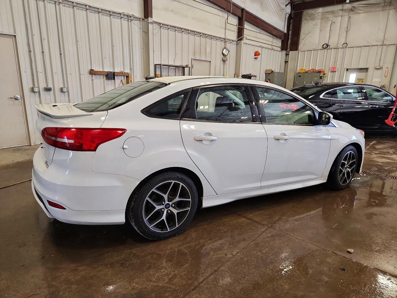 2015 Ford Focus Se White vin: 1FADP3F2XFL322830