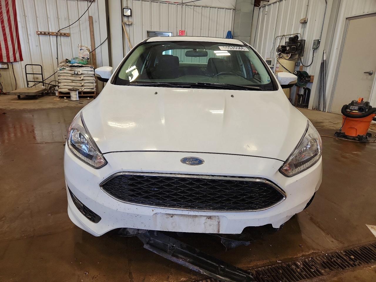 2015 Ford Focus Se White vin: 1FADP3F2XFL322830