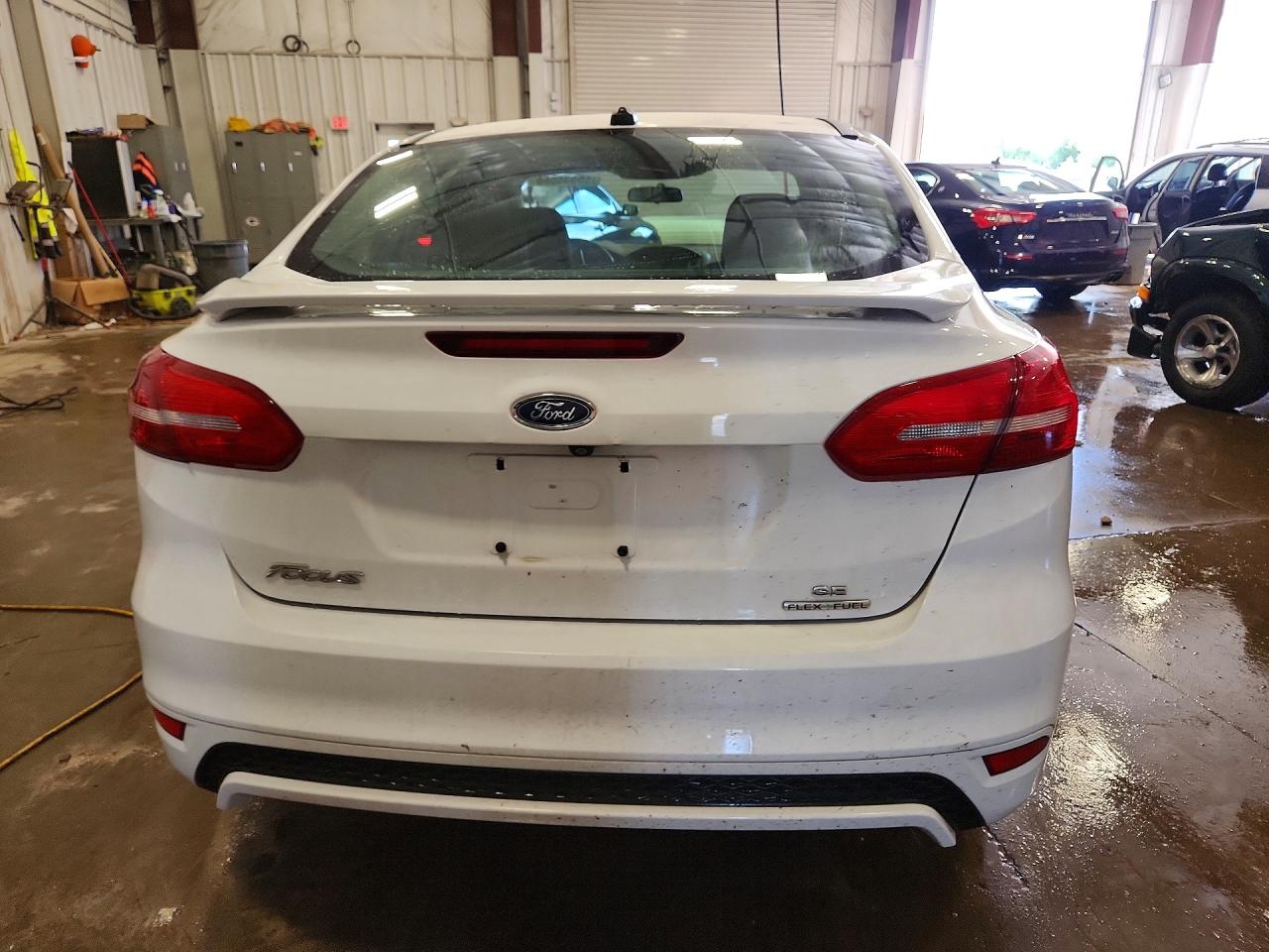 2015 Ford Focus Se White vin: 1FADP3F2XFL322830