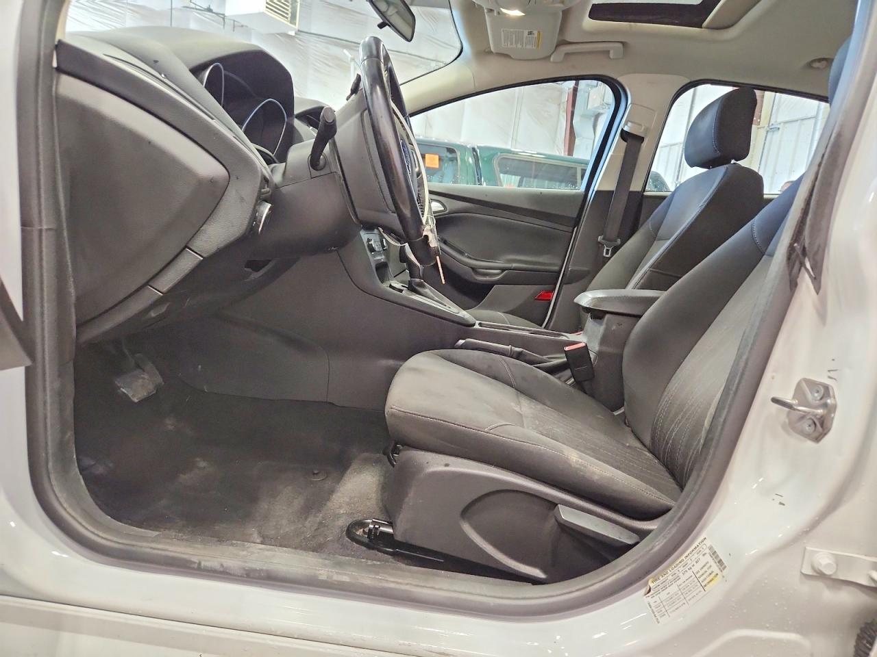 2015 Ford Focus Se White vin: 1FADP3F2XFL322830