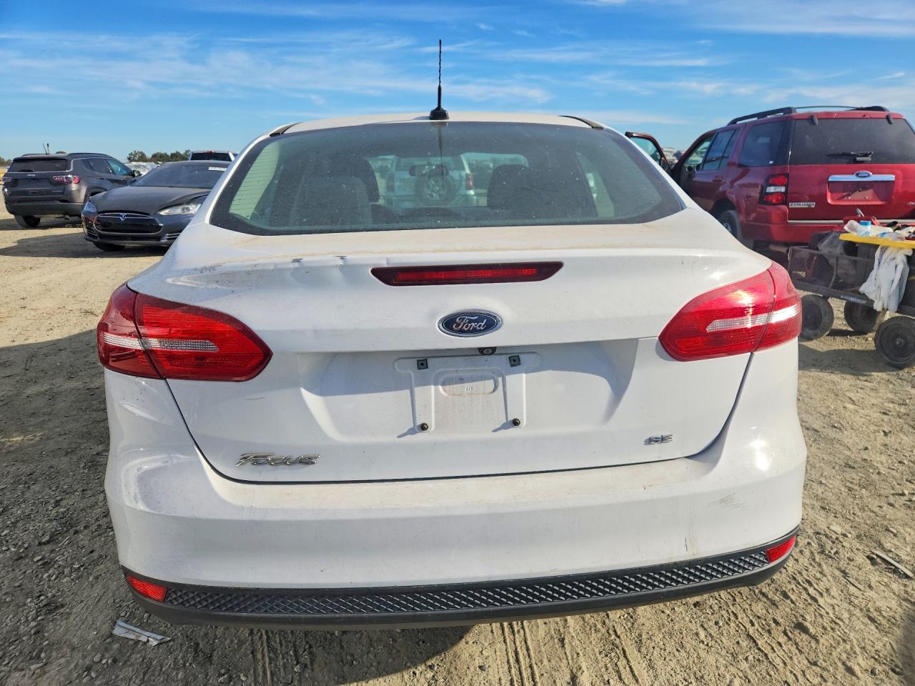 2015 Ford Focus Se White vin: 1FADP3F2XFL329101