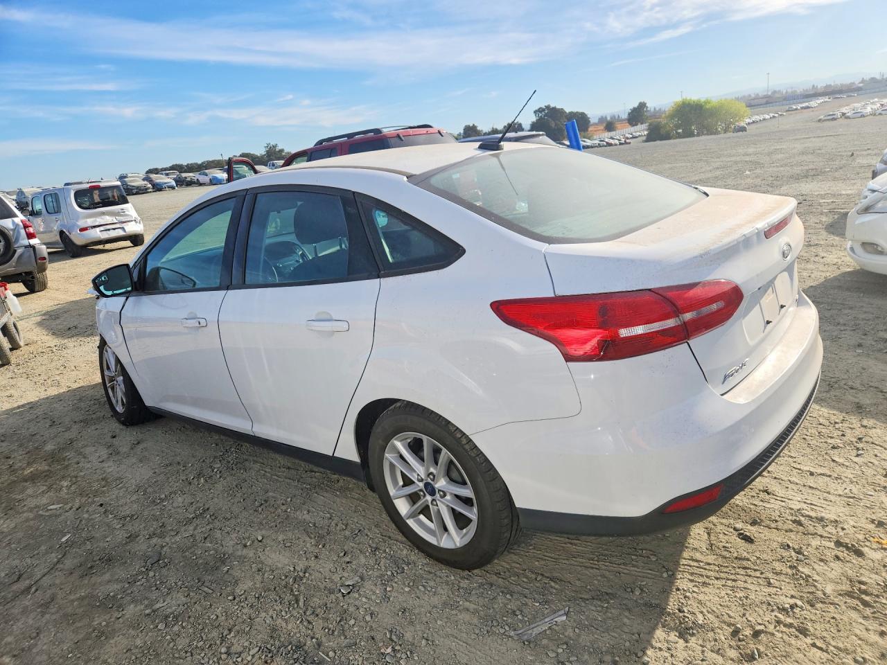 2015 Ford Focus Se White vin: 1FADP3F2XFL329101