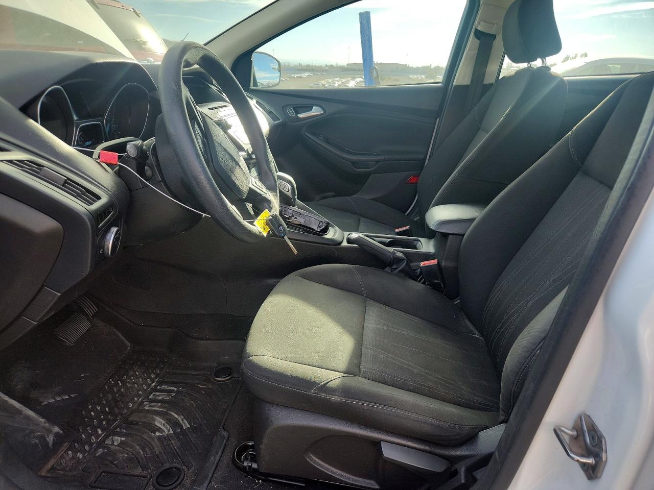 2015 Ford Focus Se White vin: 1FADP3F2XFL329101