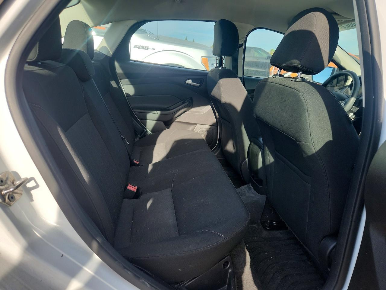 2015 Ford Focus Se White vin: 1FADP3F2XFL329101
