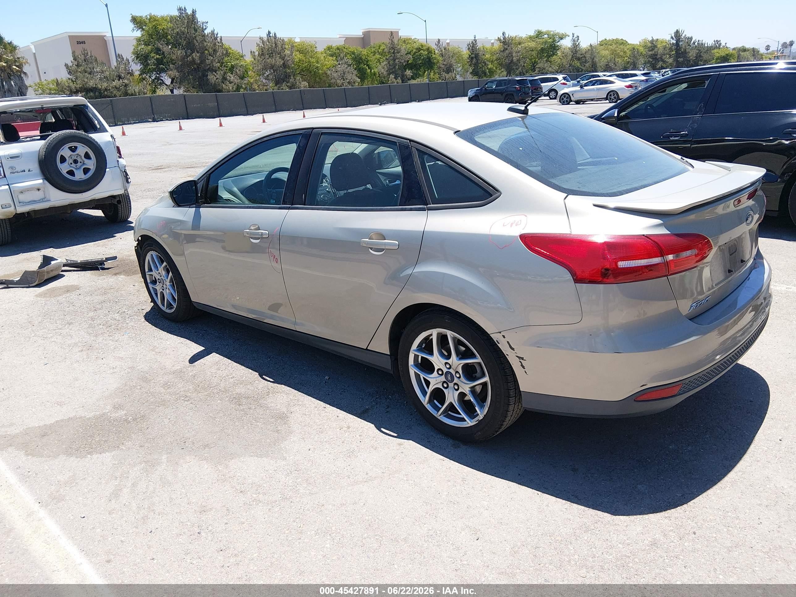 2015 Ford Focus Se Gold vin: 1FADP3F2XFL329938