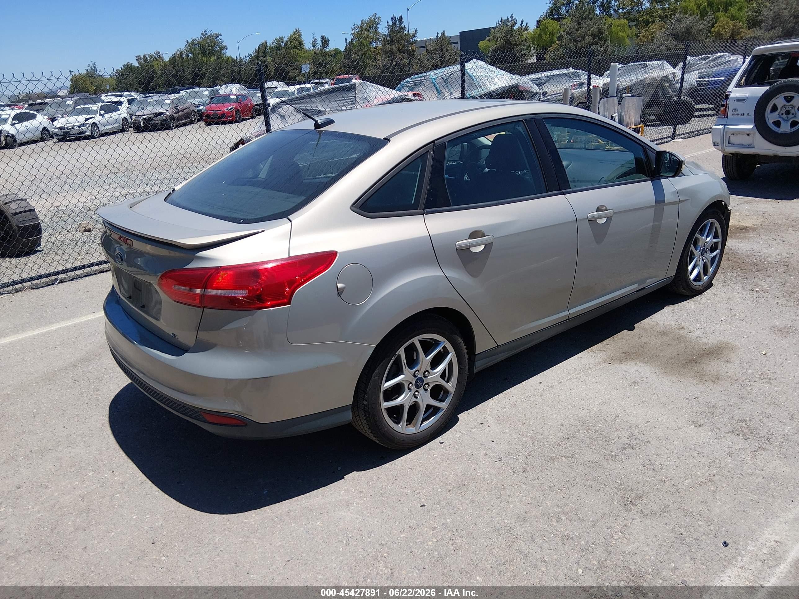 2015 Ford Focus Se Gold vin: 1FADP3F2XFL329938