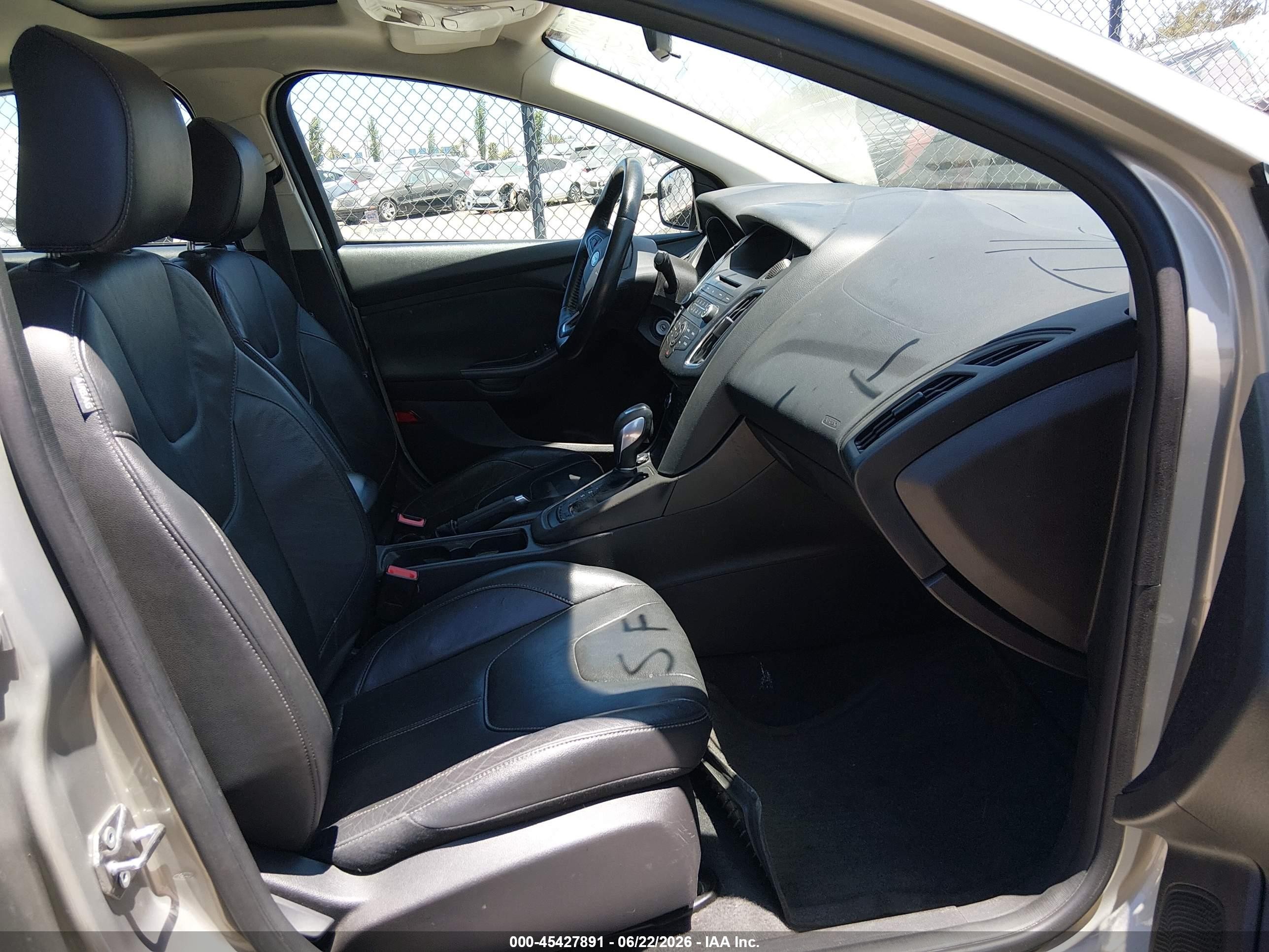 2015 Ford Focus Se Gold vin: 1FADP3F2XFL329938