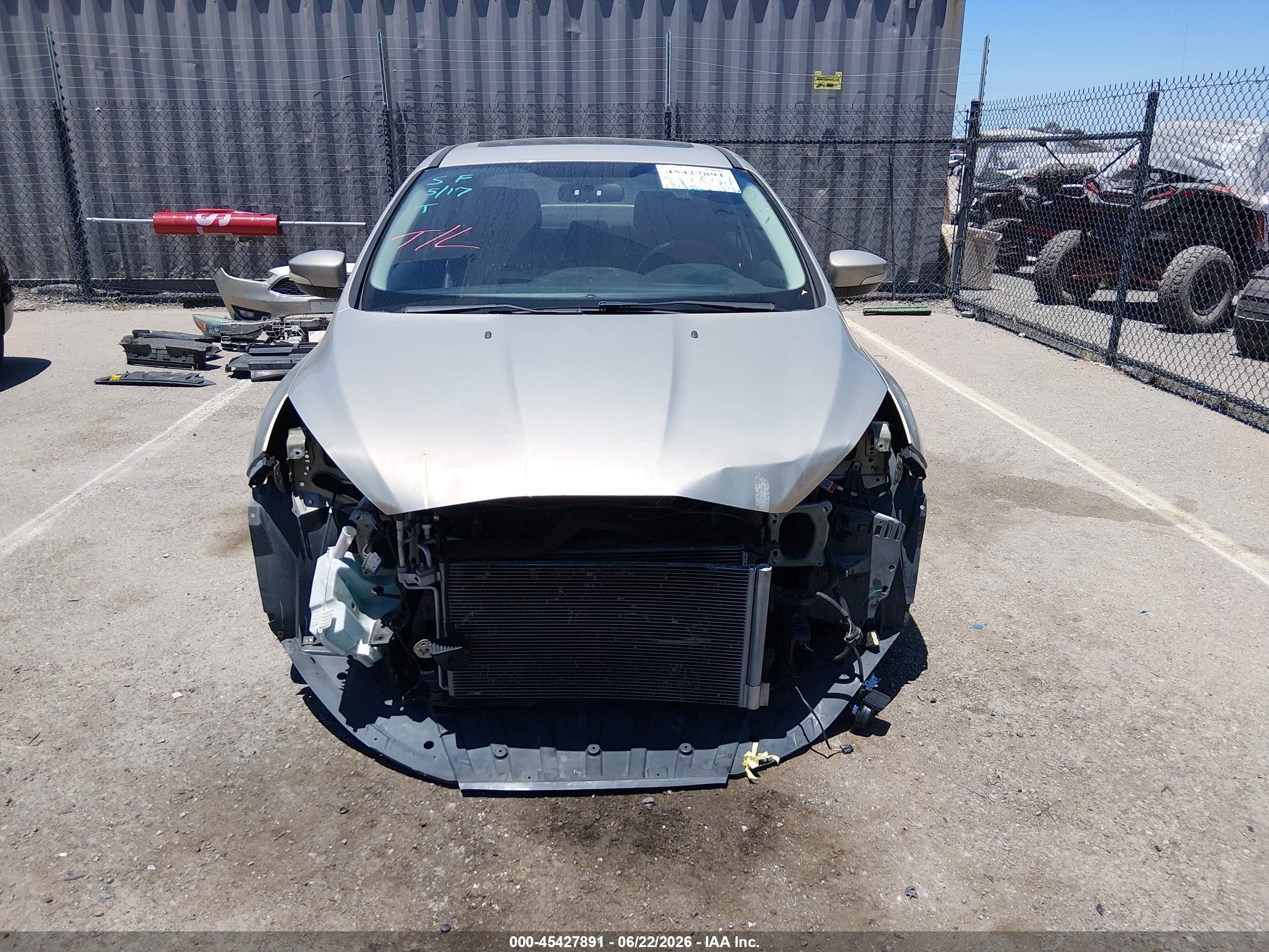 2015 Ford Focus Se Gold vin: 1FADP3F2XFL329938