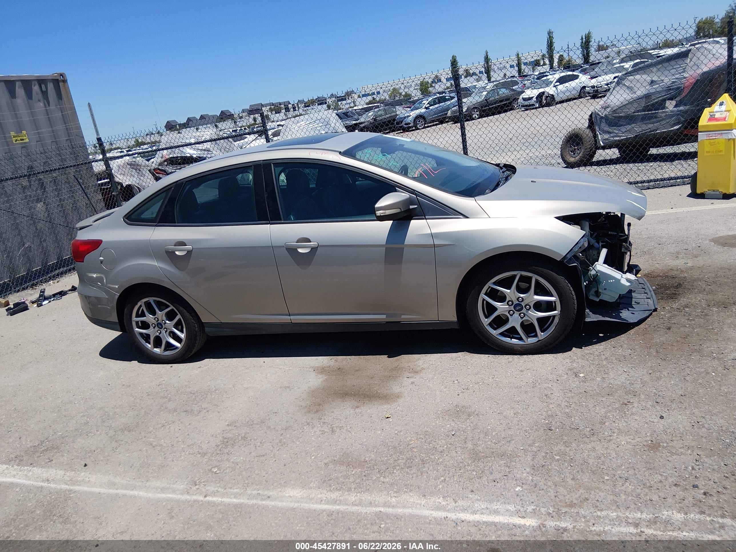 2015 Ford Focus Se Gold vin: 1FADP3F2XFL329938