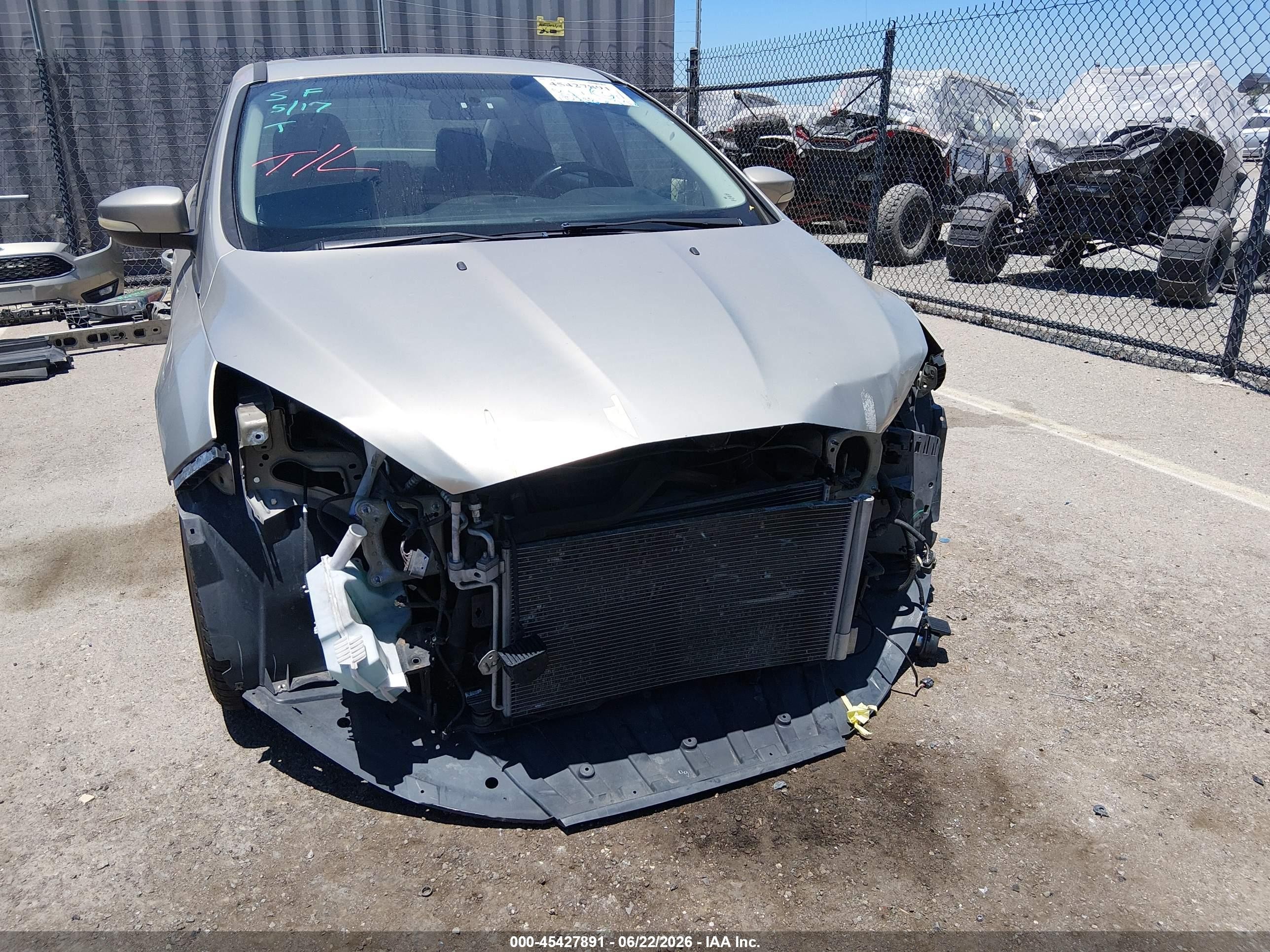 2015 Ford Focus Se Gold vin: 1FADP3F2XFL329938
