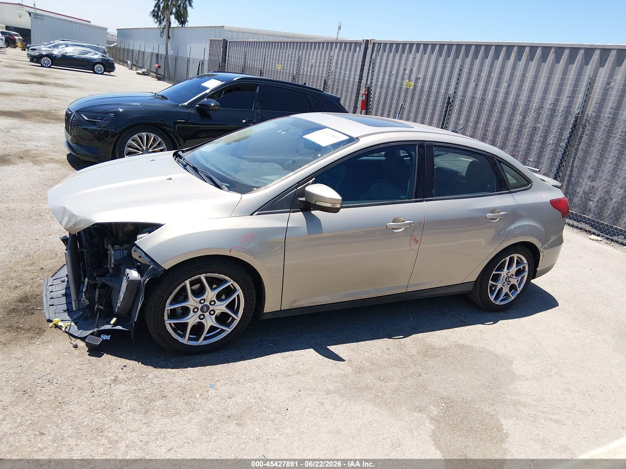 2015 Ford Focus Se Gold vin: 1FADP3F2XFL329938