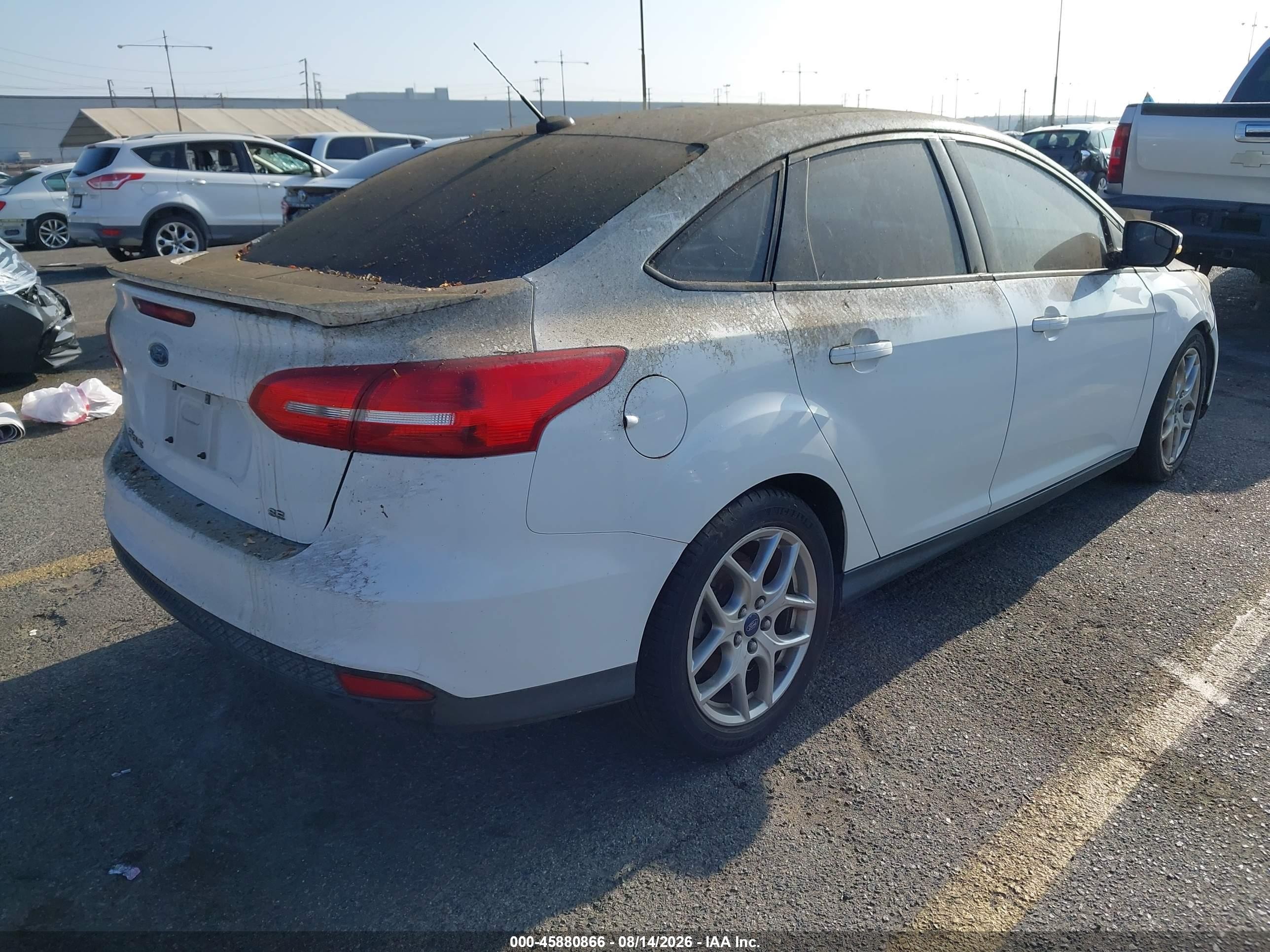 2015 Ford Focus Se Белый vin: 1FADP3F2XFL331043