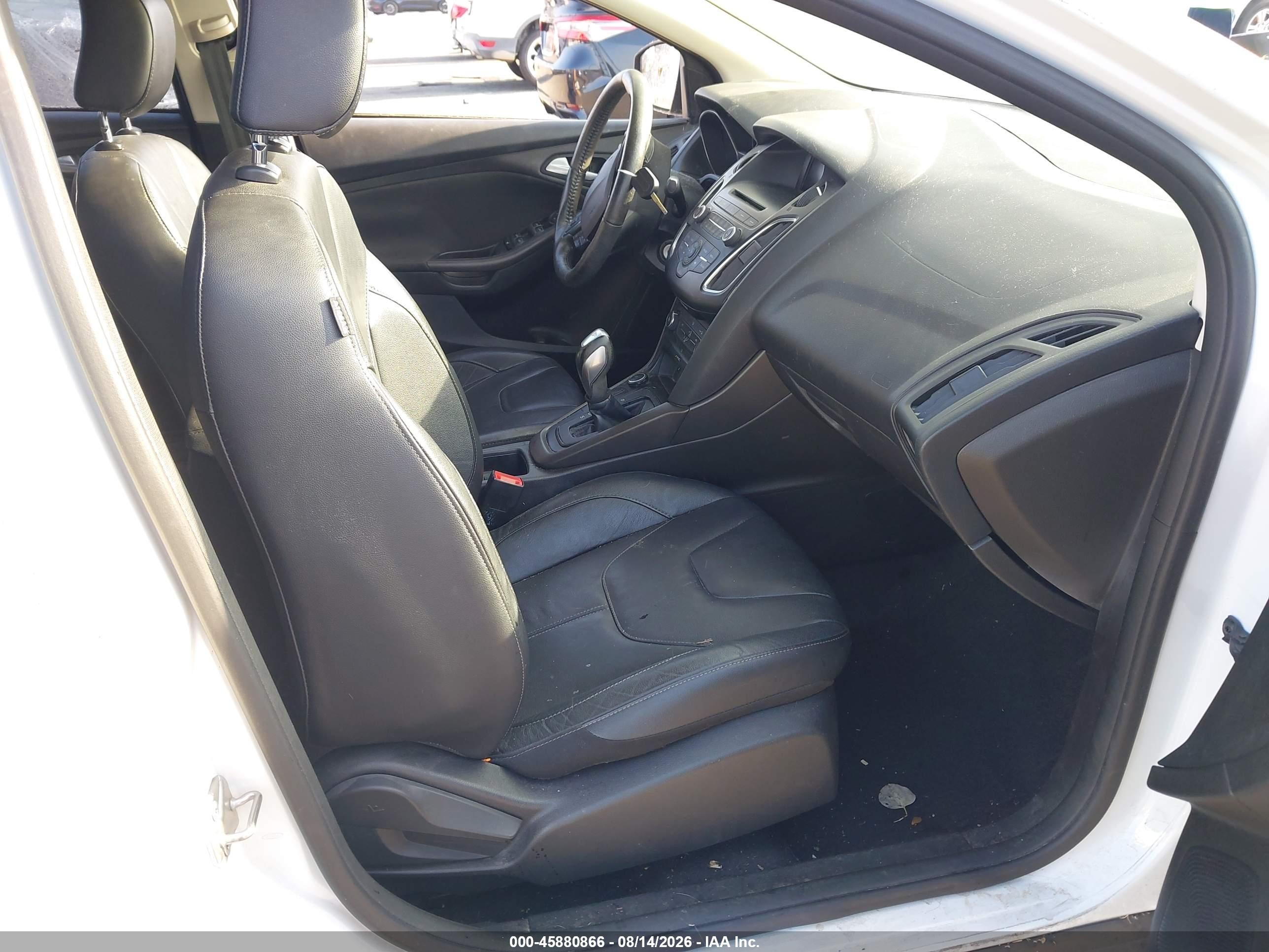 2015 Ford Focus Se Белый vin: 1FADP3F2XFL331043