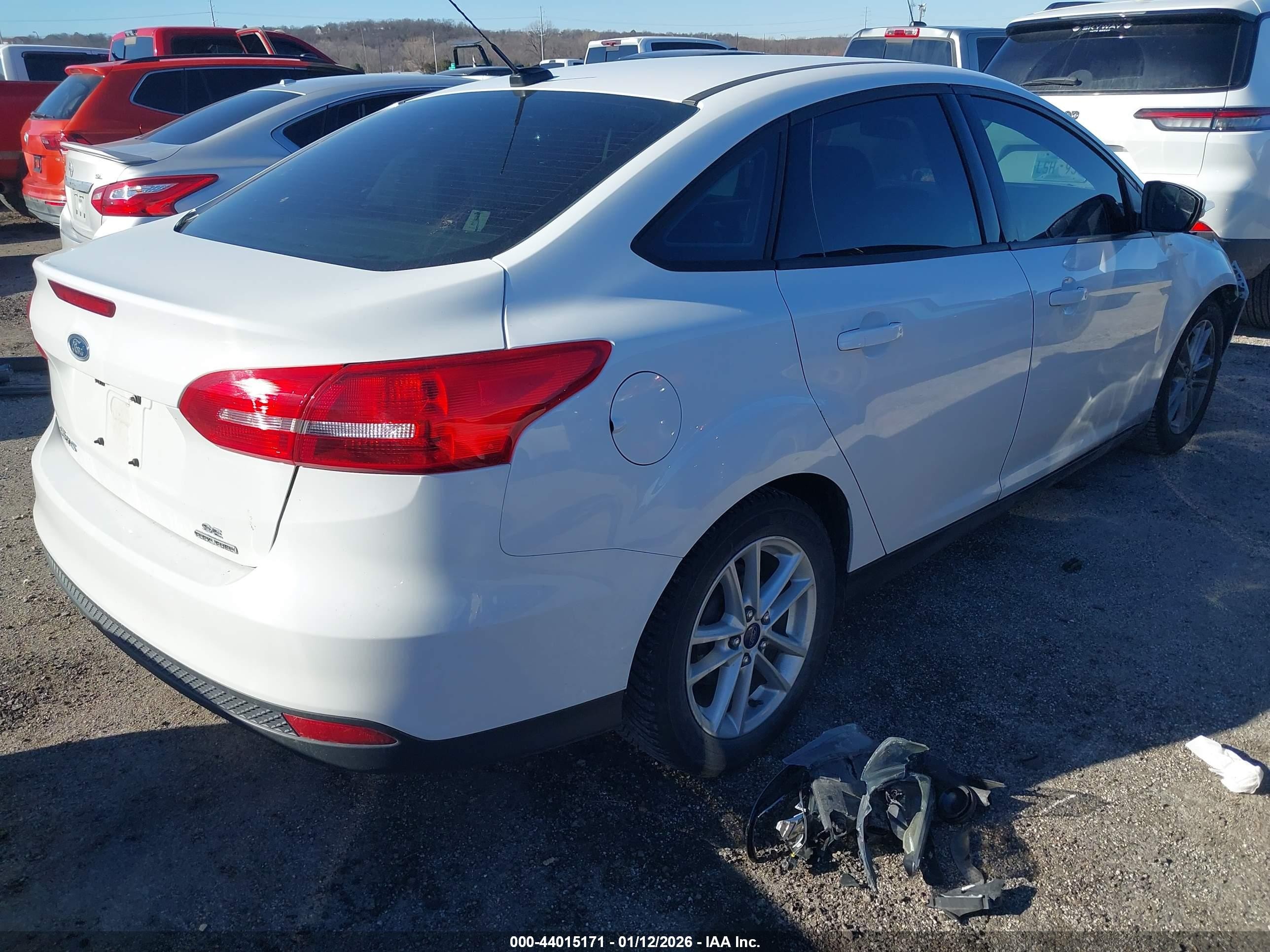 2015 Ford Focus Se White vin: 1FADP3F2XFL334122