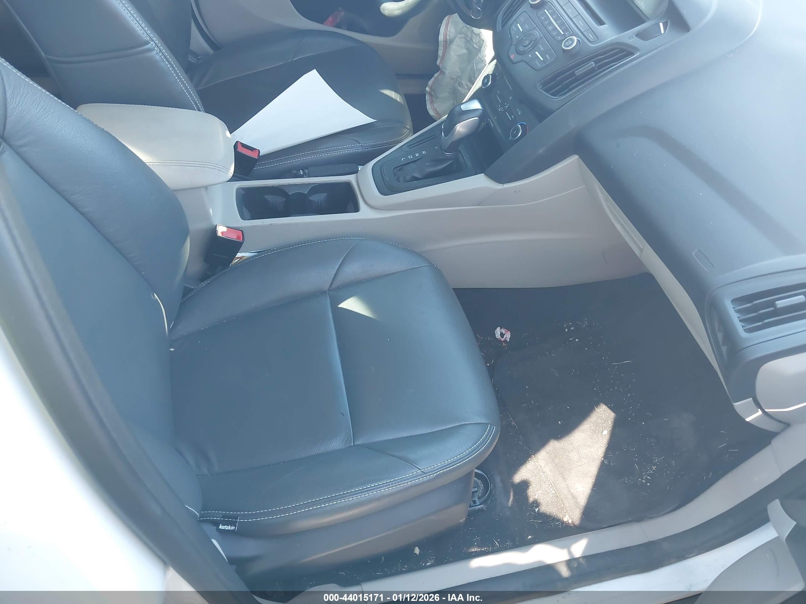 2015 Ford Focus Se White vin: 1FADP3F2XFL334122
