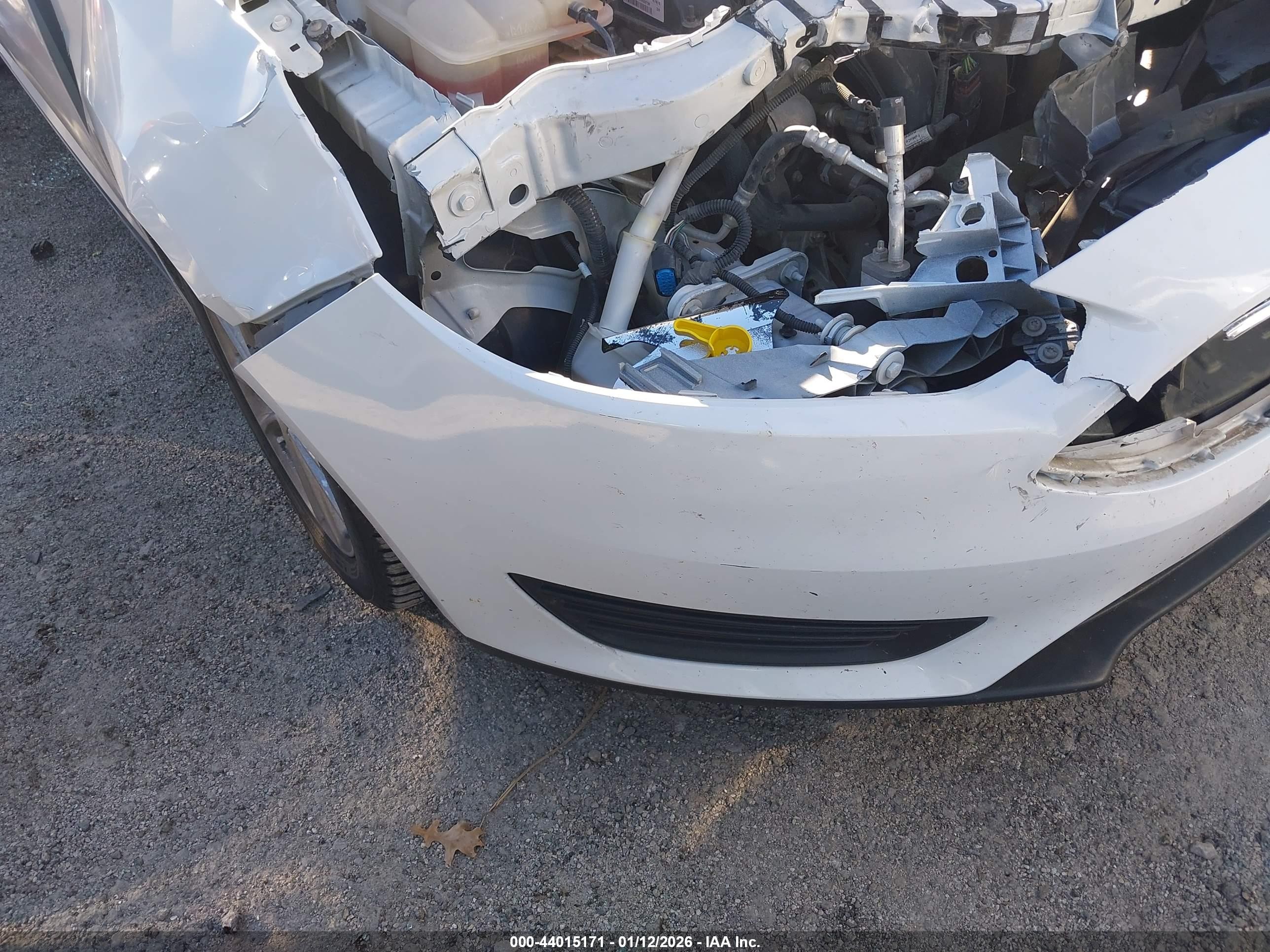 2015 Ford Focus Se White vin: 1FADP3F2XFL334122