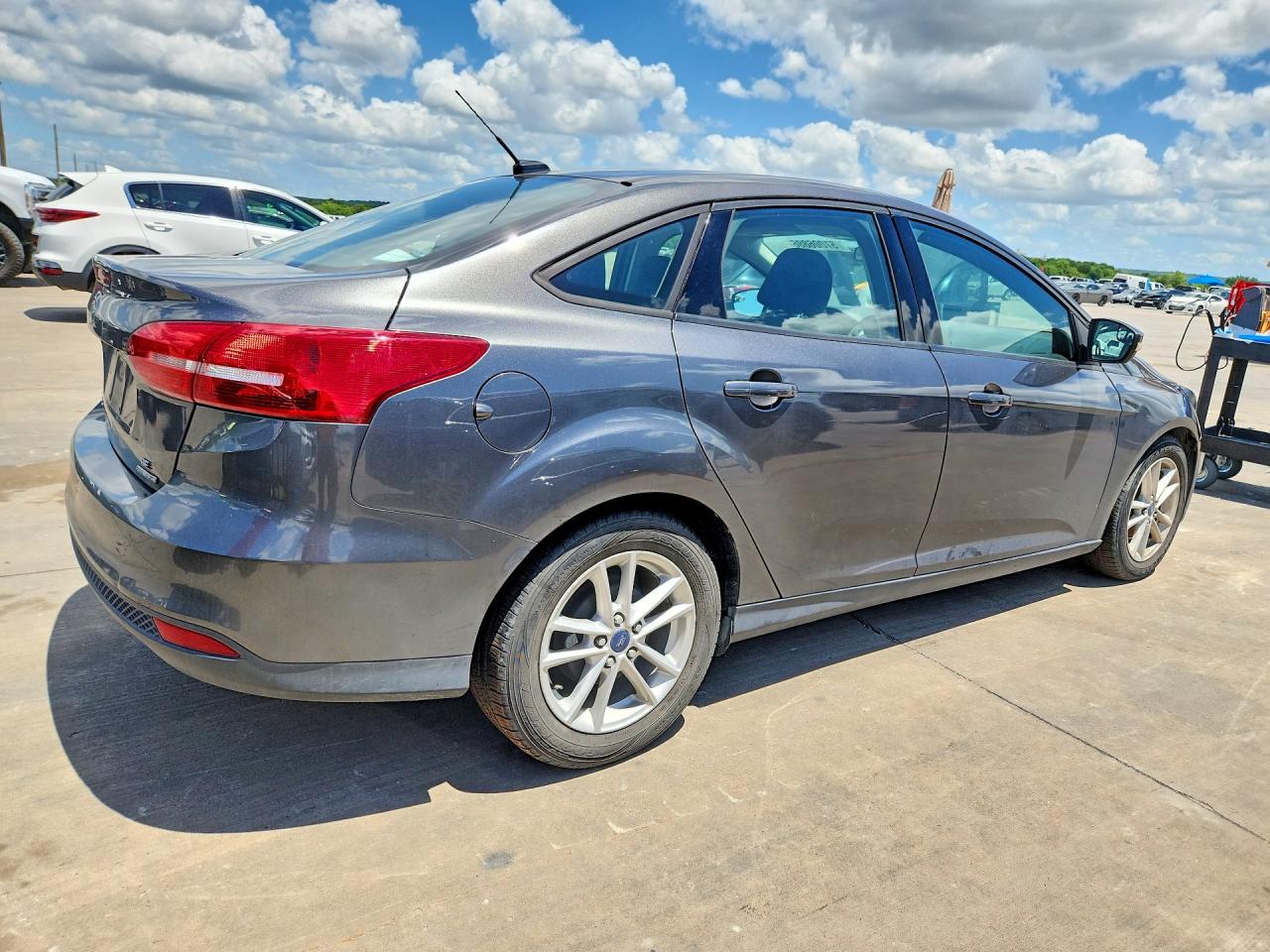 2015 Ford Focus Se Gray vin: 1FADP3F2XFL342267